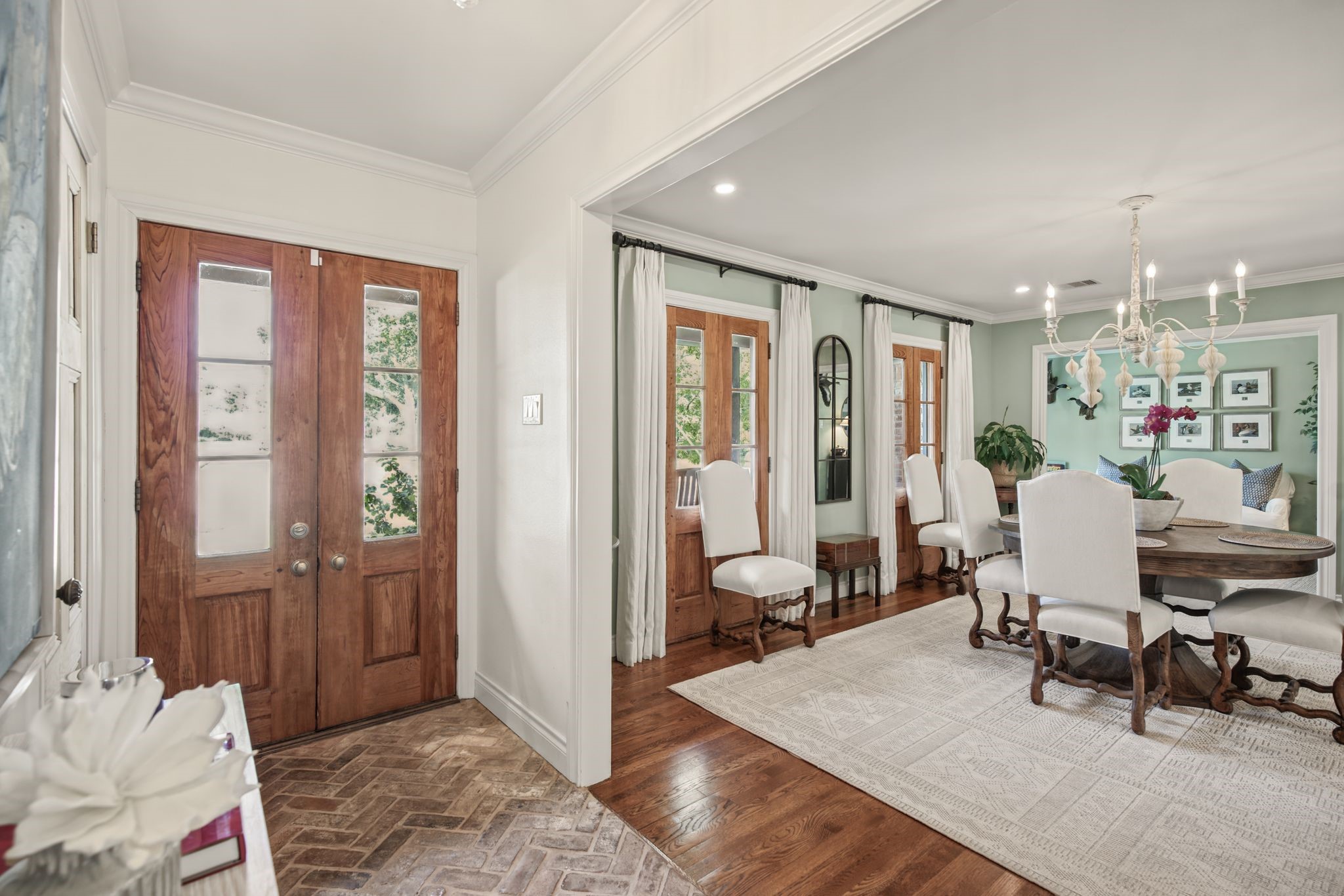 2415 Briarmead Drive, Houston, TX 77057