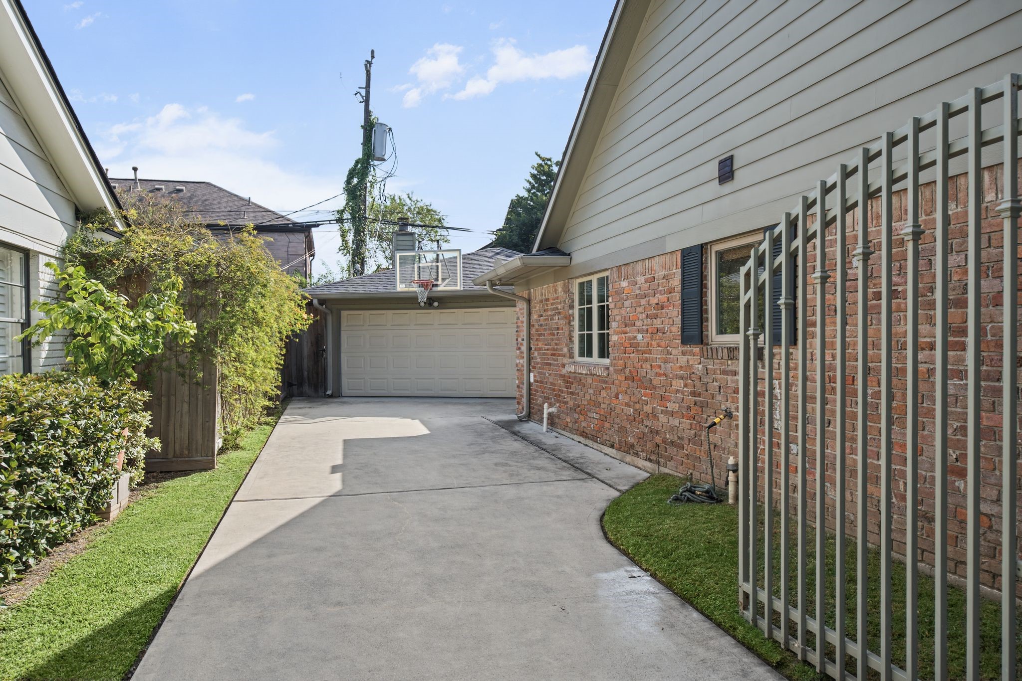 2415 Briarmead Drive, Houston, TX 77057
