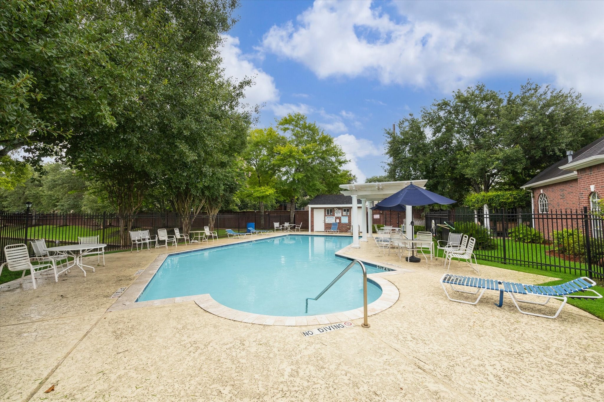 The Lakeside Enclave community pool area.