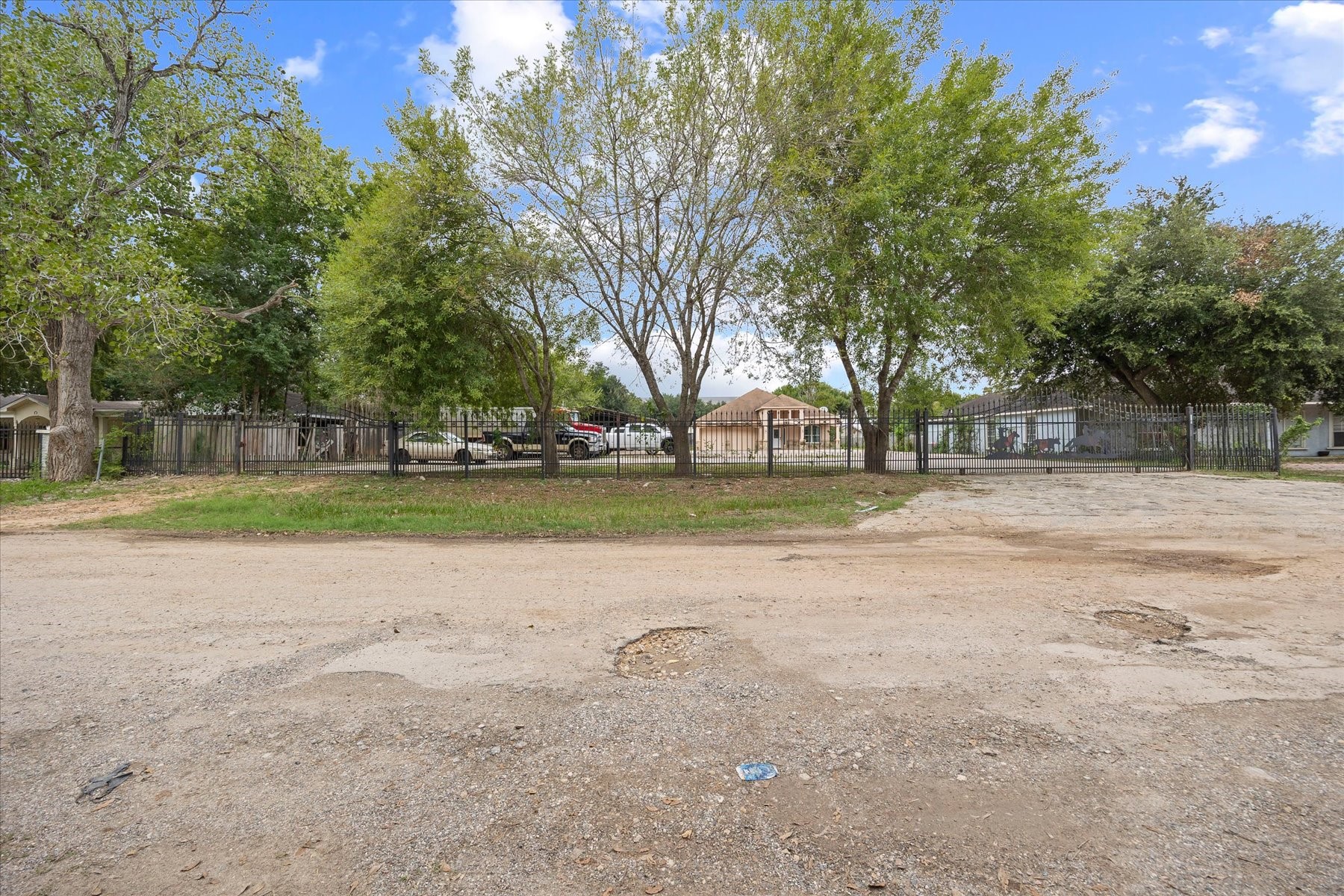 Side Yard / Lot View