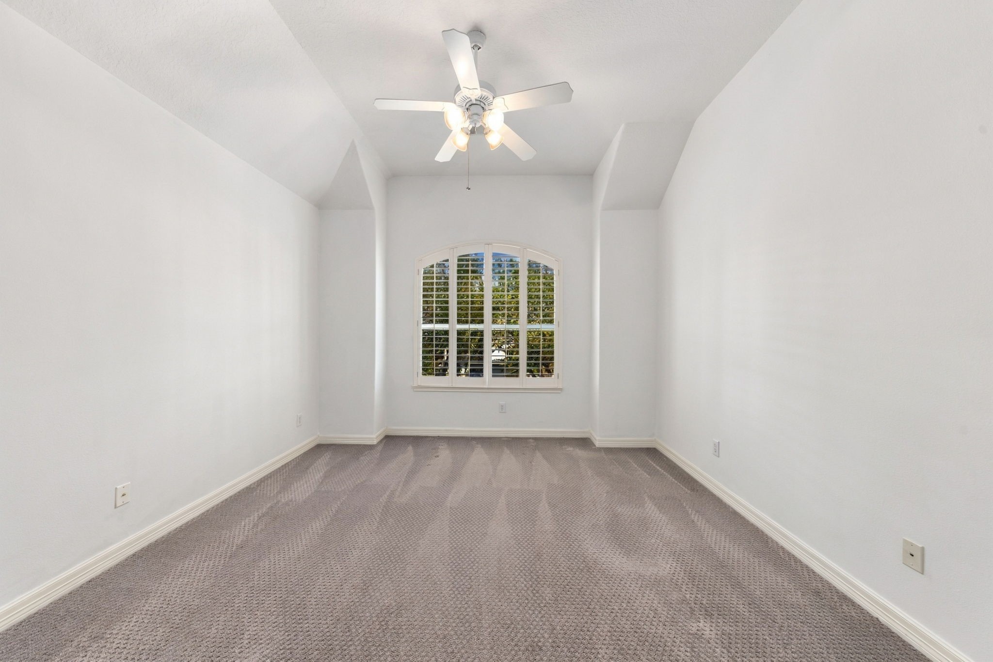 Unstaged view of the preceding bedroom, showing the room without furnishings.