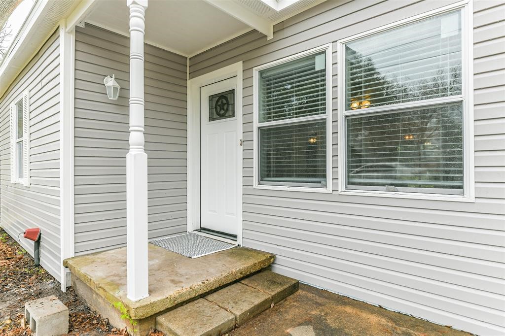 Covered Front Porch and Entry