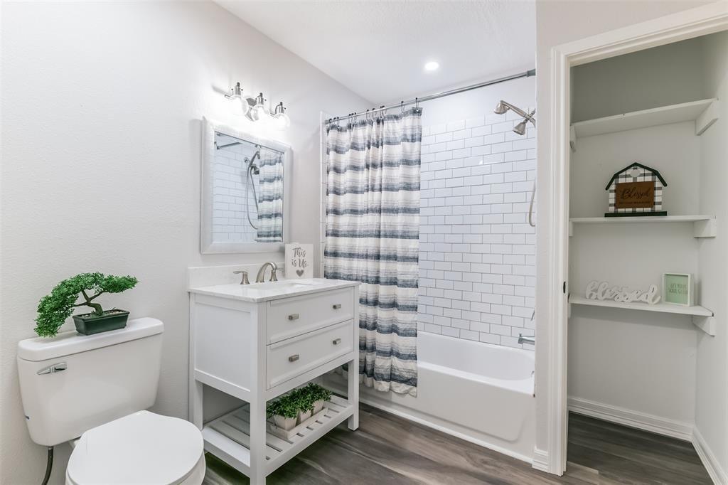 Updated Hall Bath with Tub/Shower Combo and Large Linen Closet
