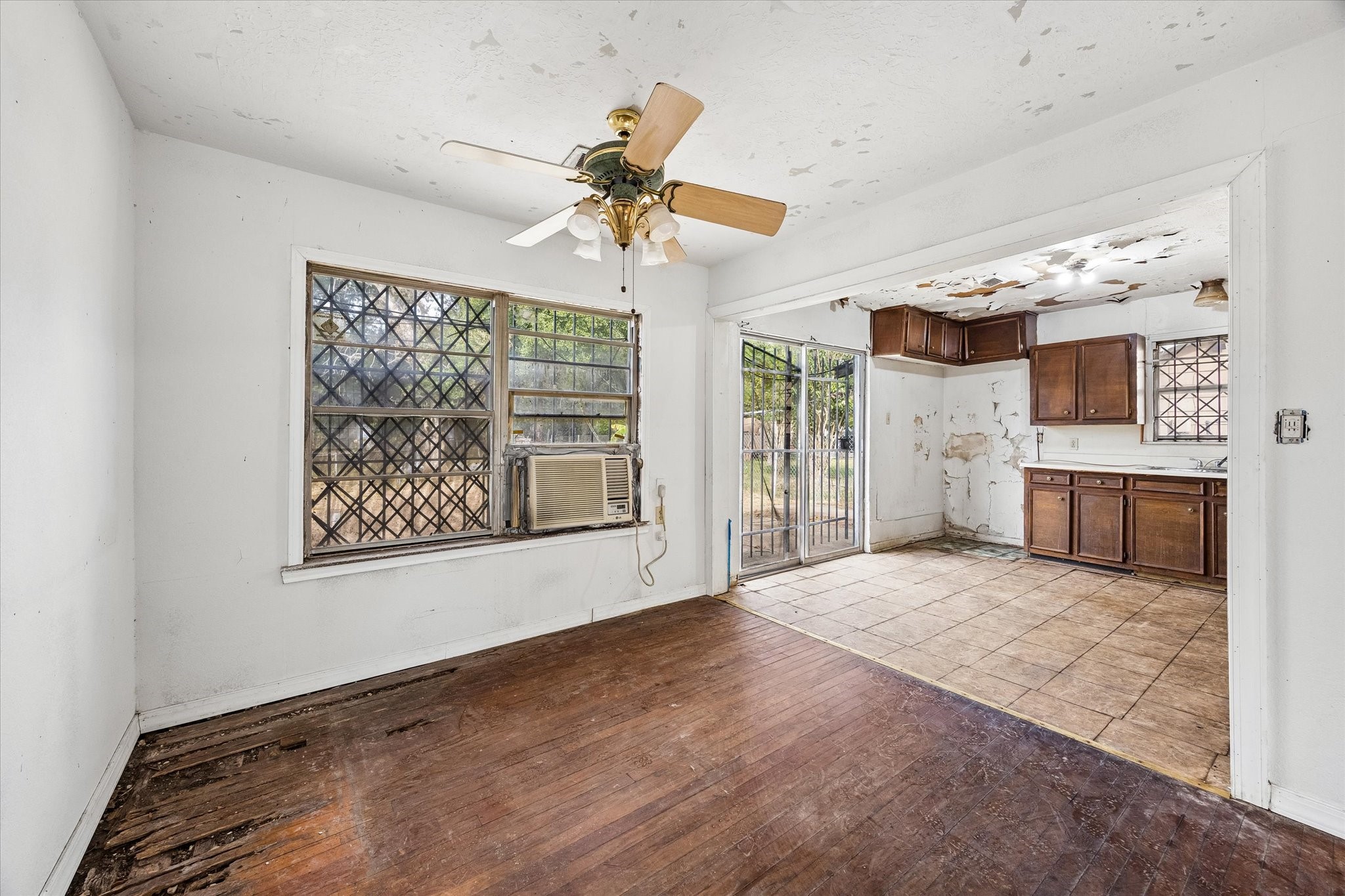 6646 Cresthill Street, Houston, TX 77033 6646 Cresthill Street, Houston, TX 77033