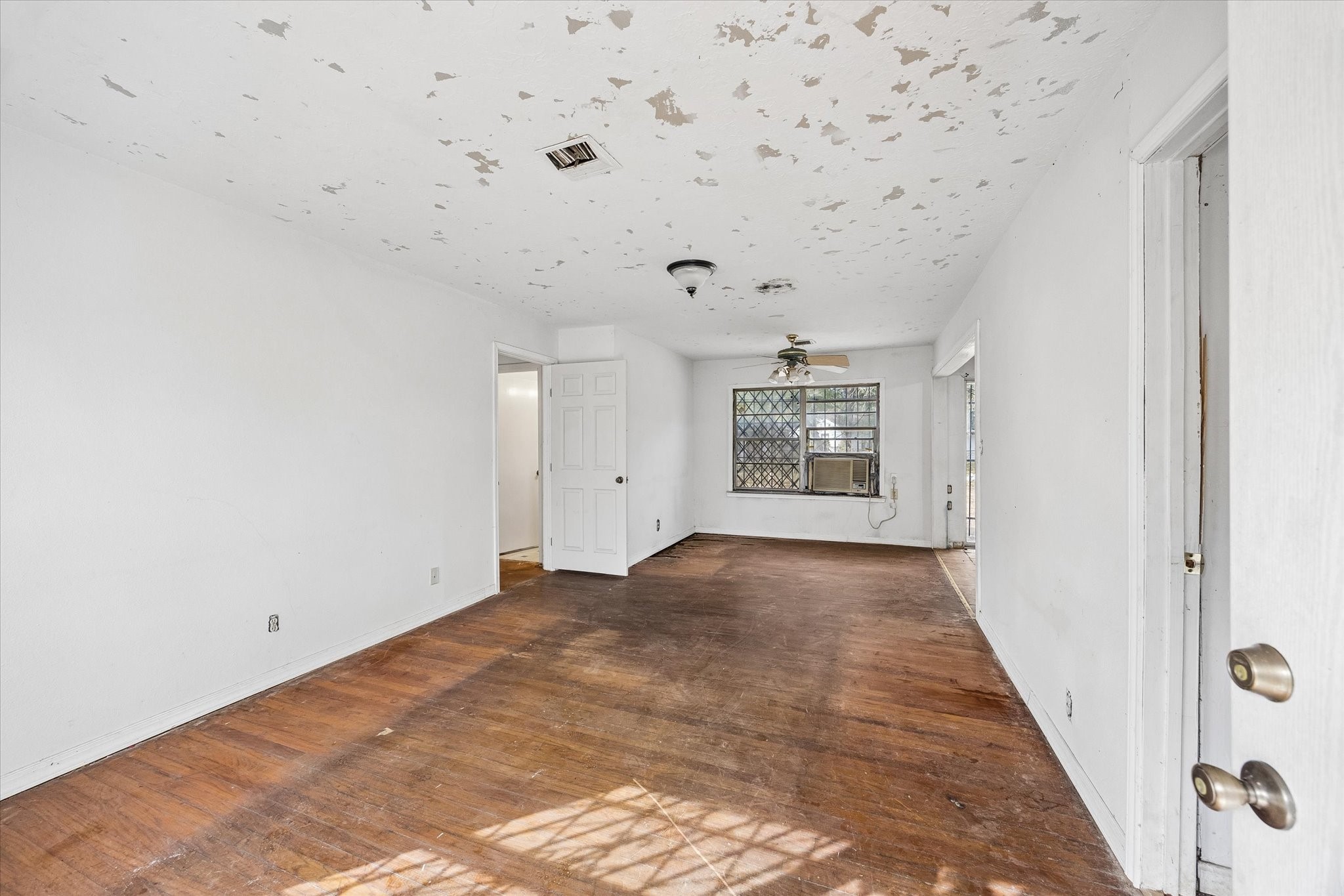 6646 Cresthill Street, Houston, TX 77033 6646 Cresthill Street, Houston, TX 77033