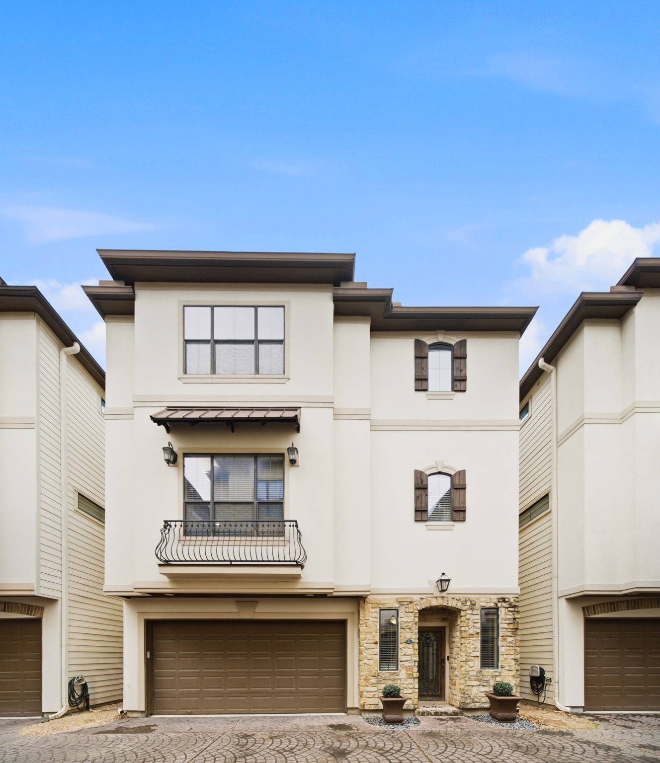 Welcome home to this lovely free standing home in a GATED enclave with no HOA!