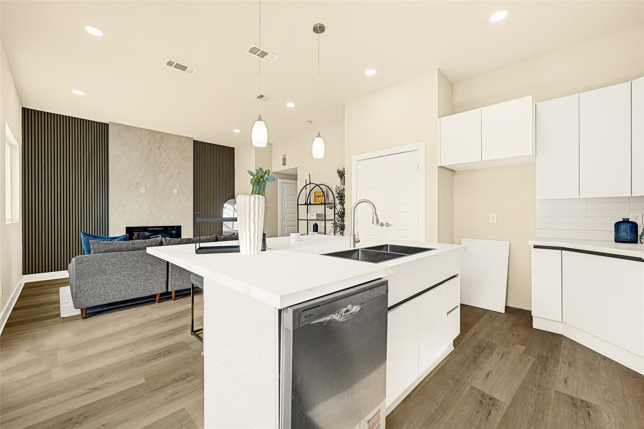 712 Savonna, Houston, TX 77076