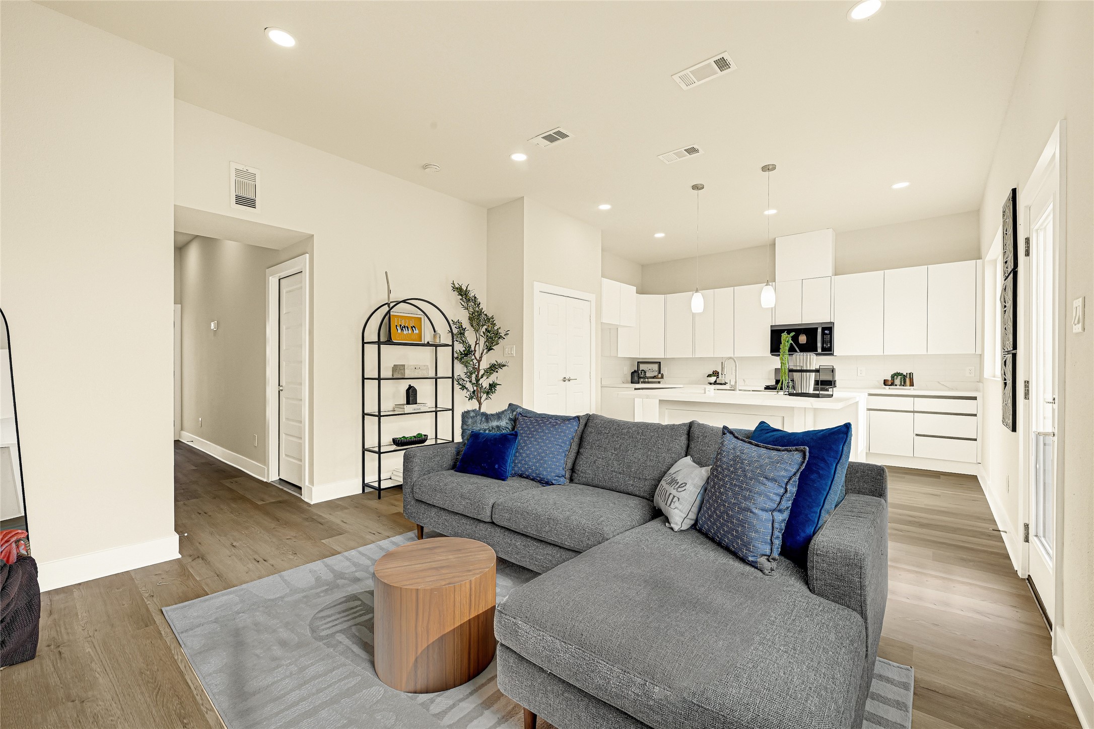 712 Savonna, Houston, TX 77076