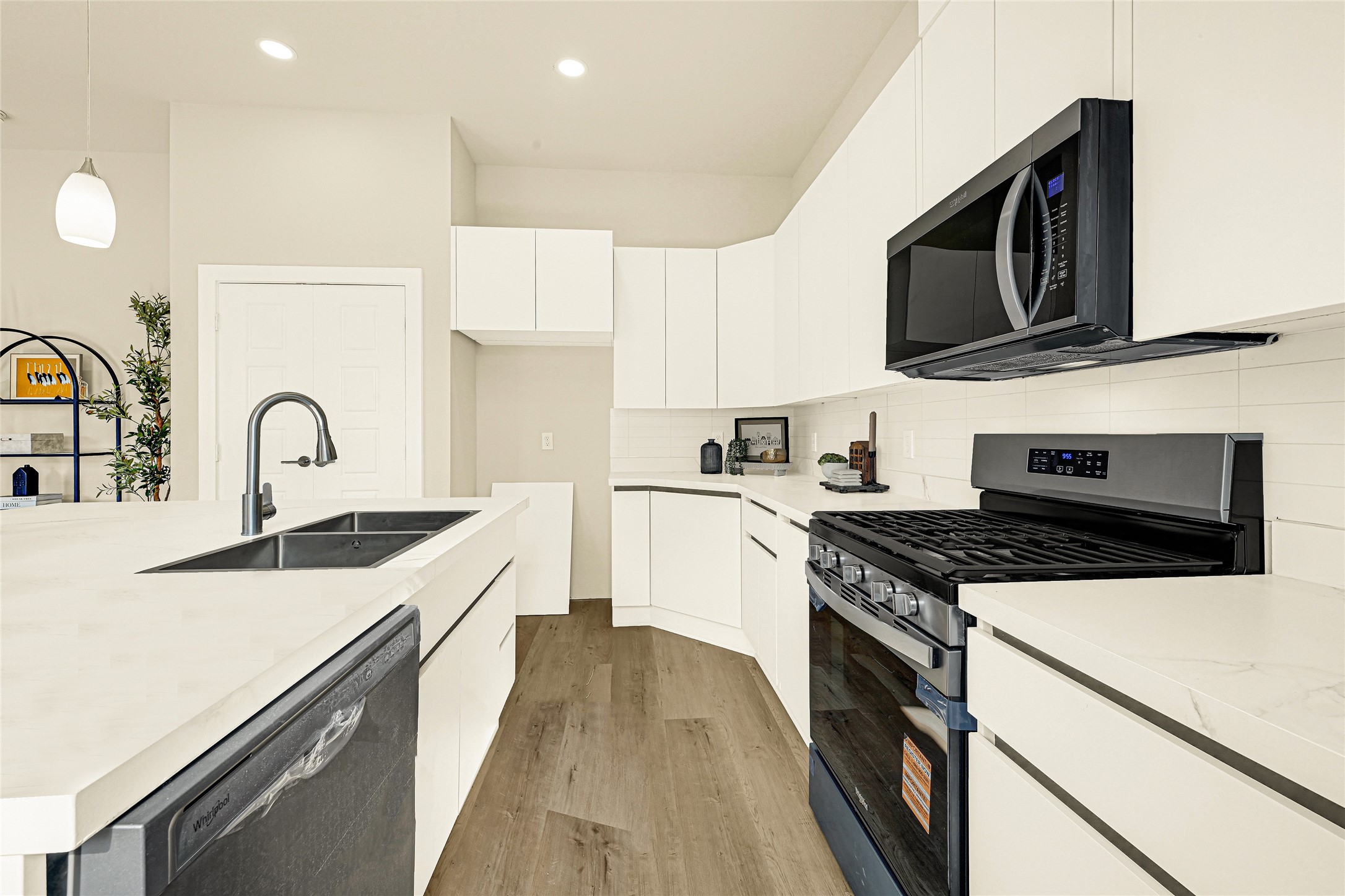 712 Savonna, Houston, TX 77076