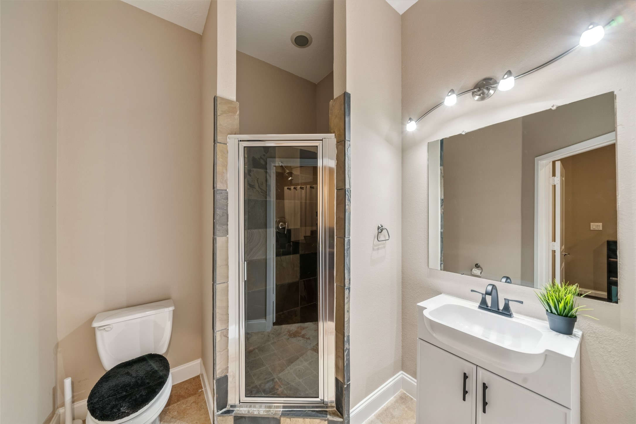 1003 Gillette Street, Houston, TX 77019