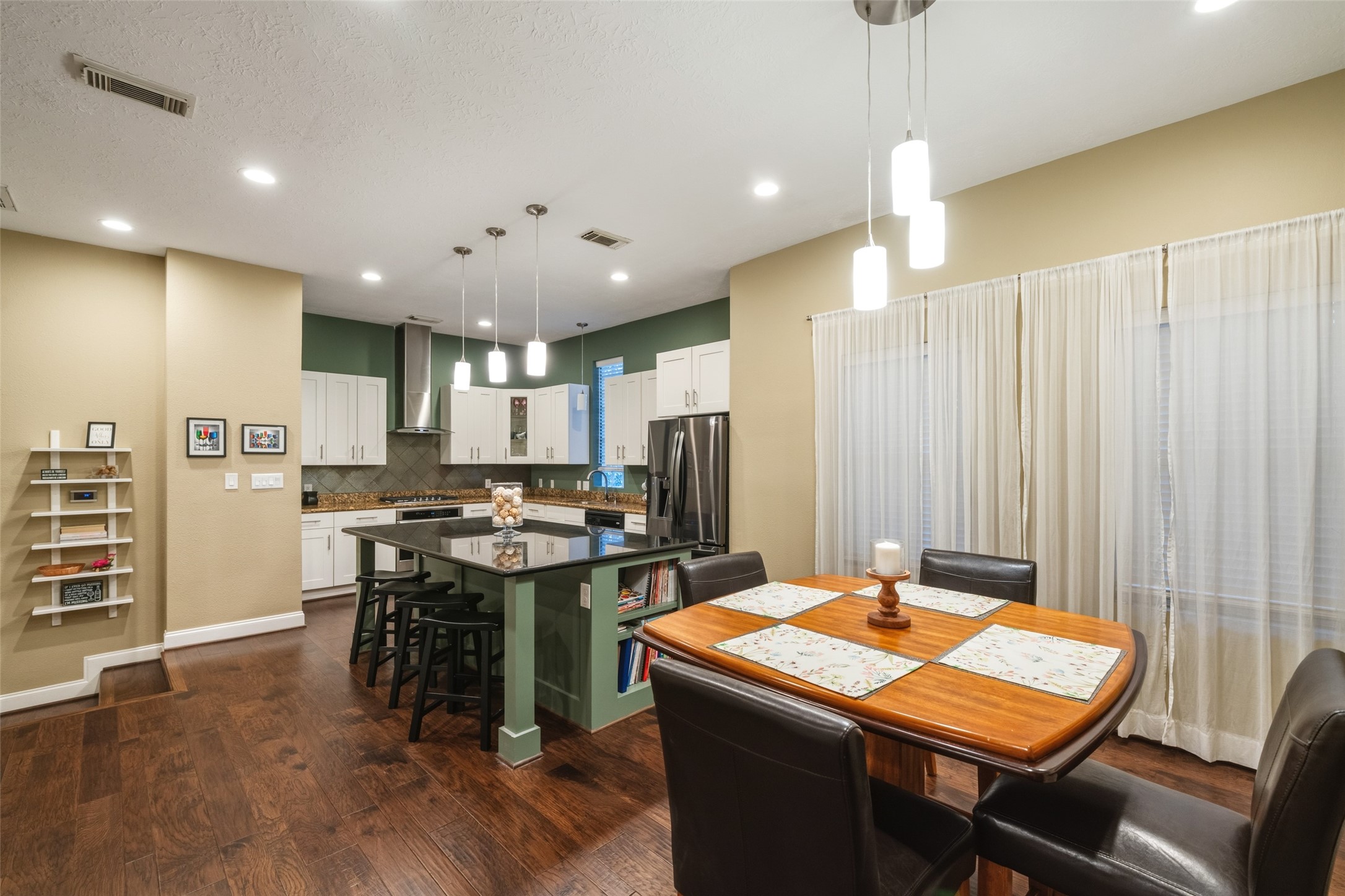 1003 Gillette Street, Houston, TX 77019