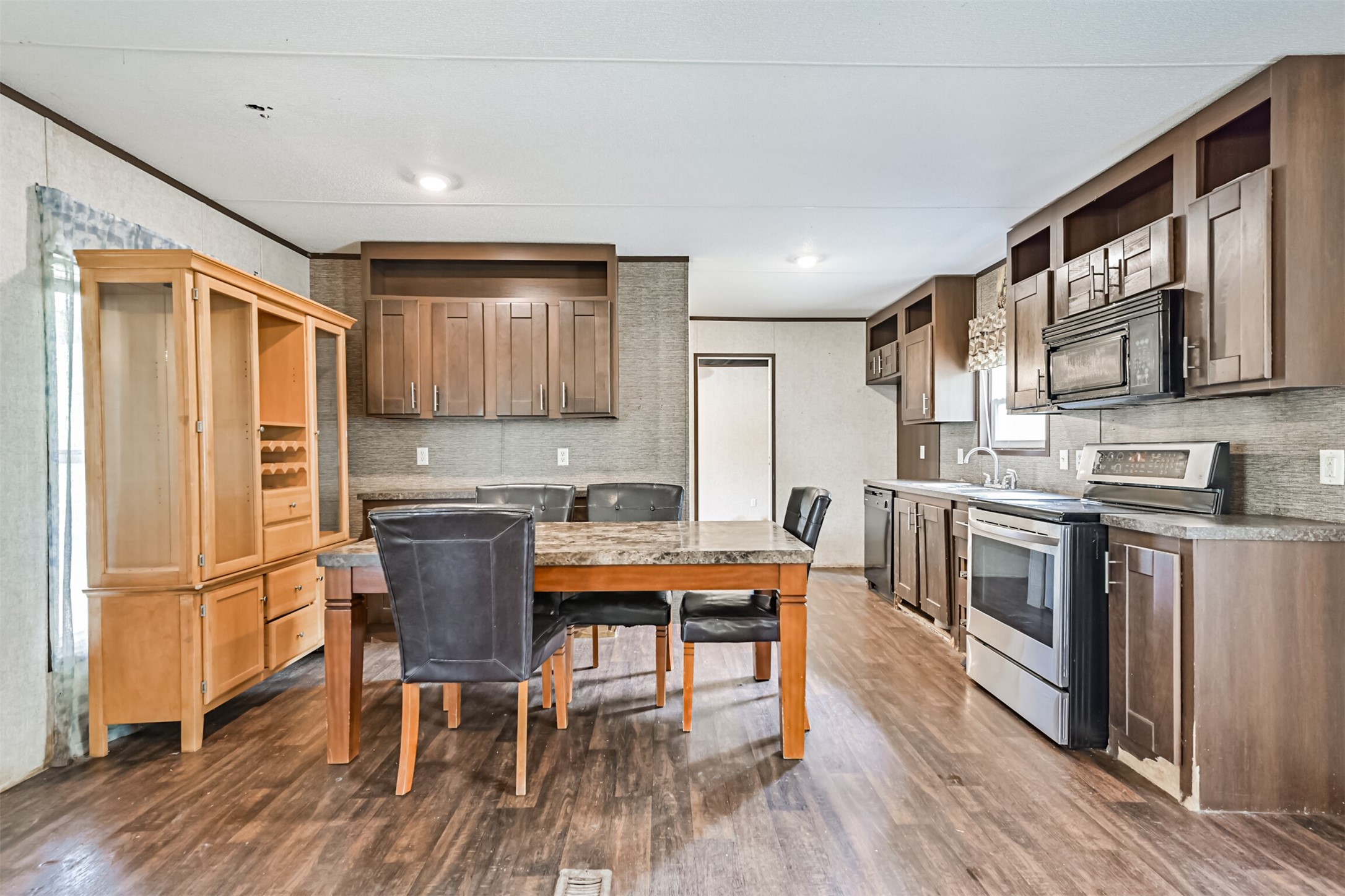 215 Sitka Drive, Holiday Lakes, TX 77515