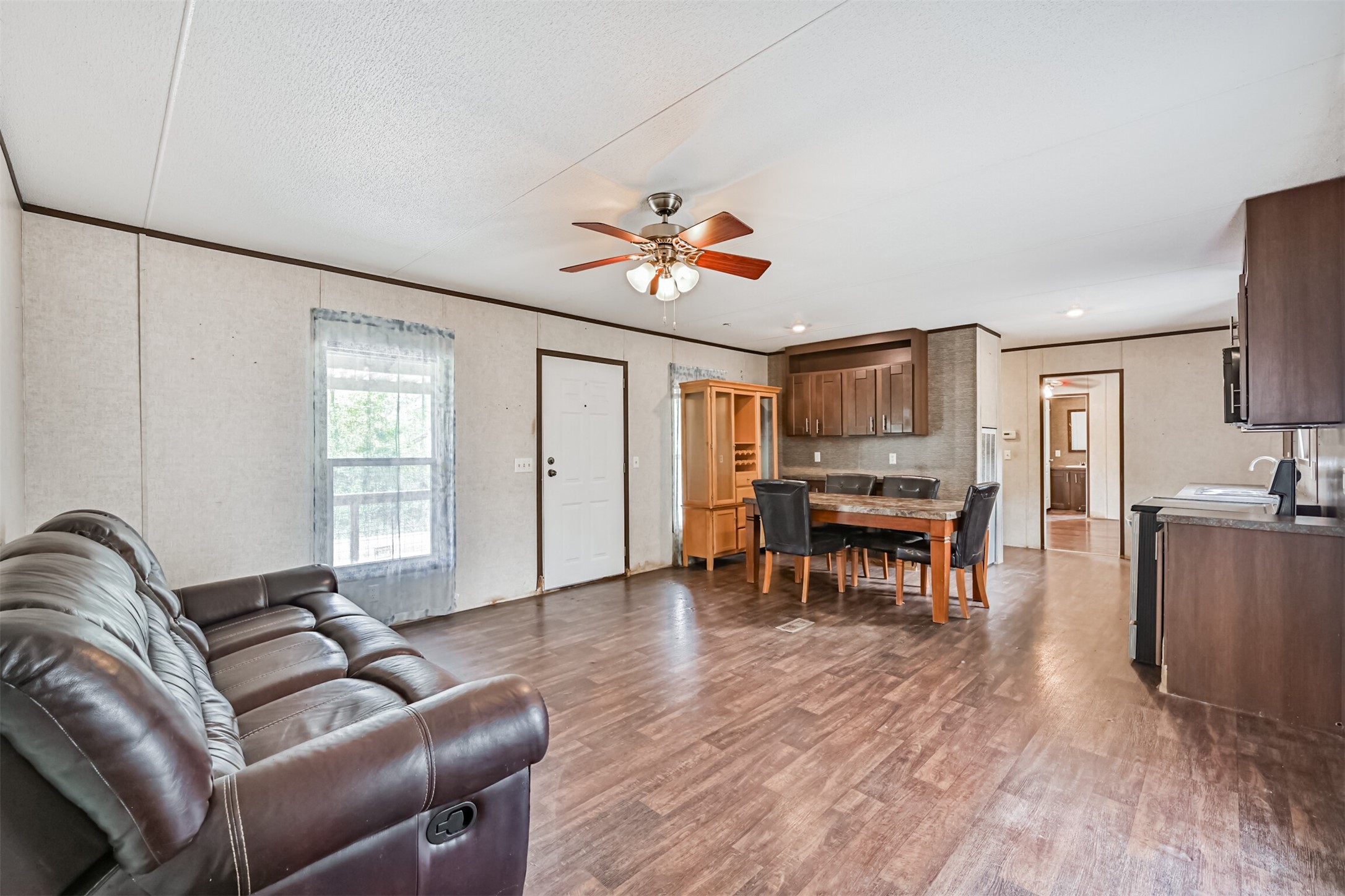 215 Sitka Drive, Holiday Lakes, TX 77515