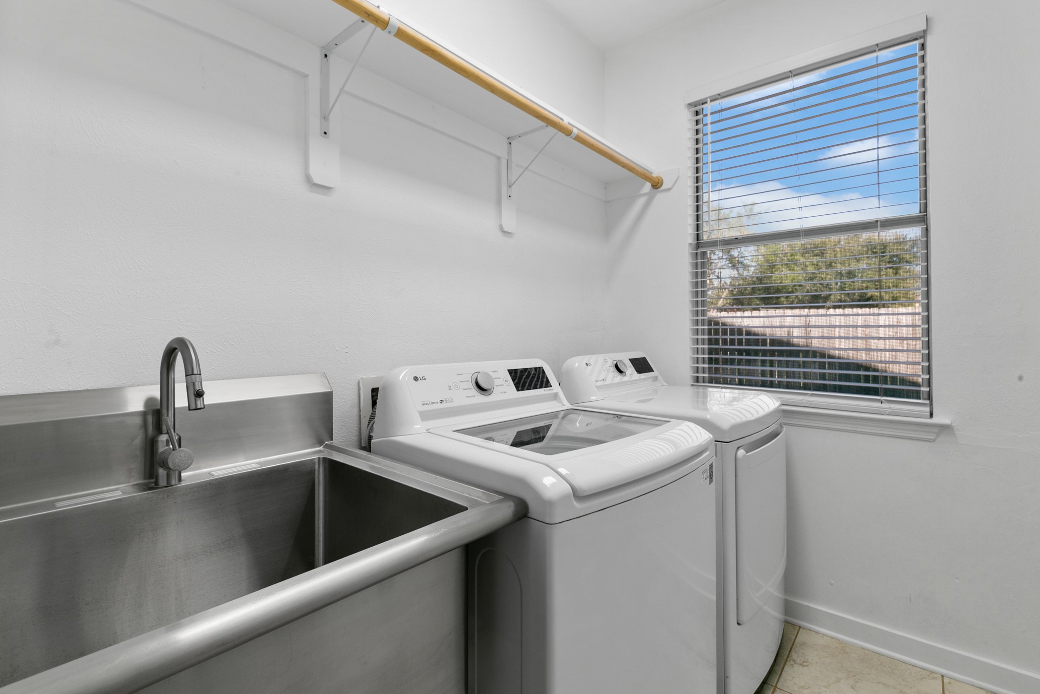 Laundry room with large sink.