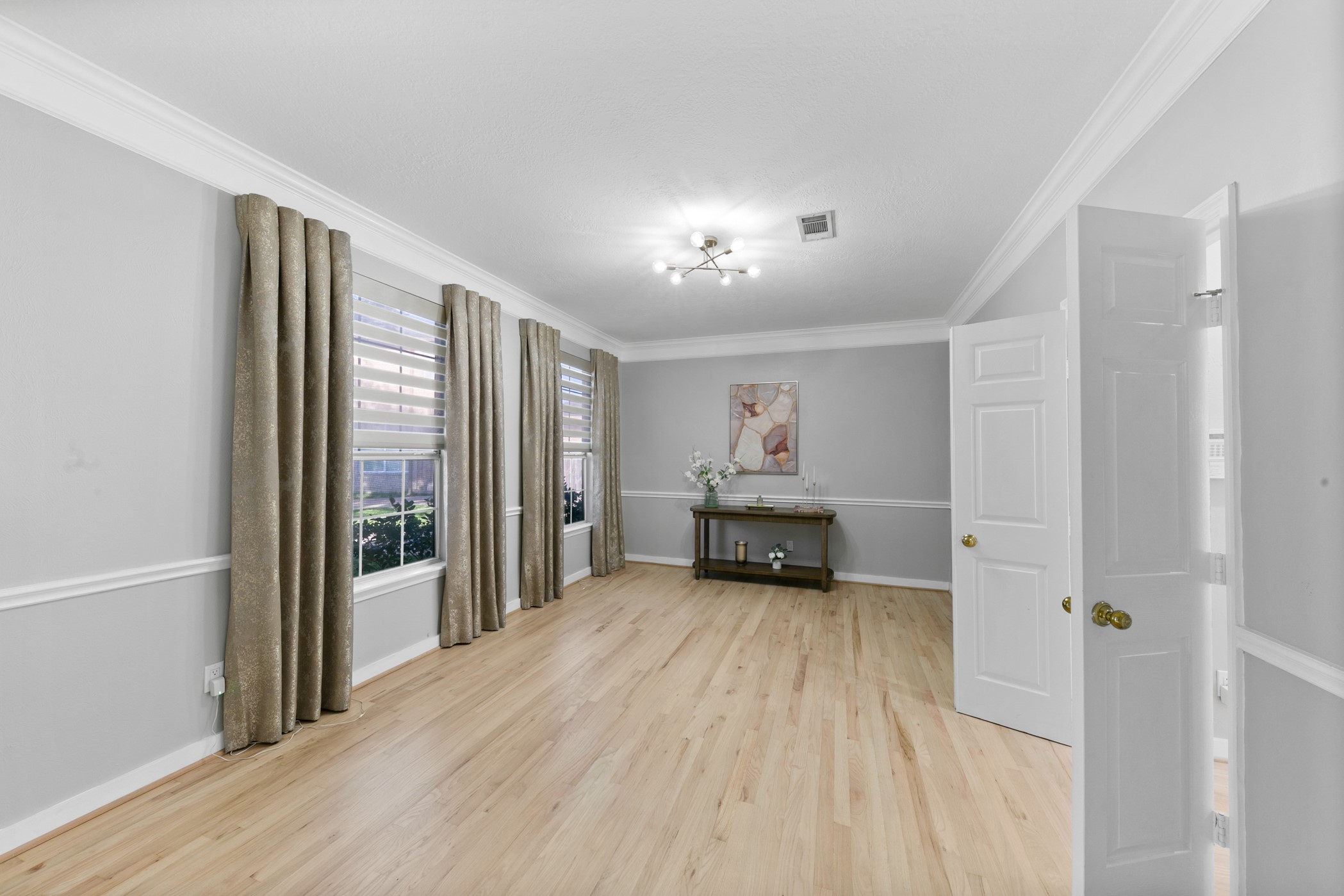 Dining room for 8-10 people.