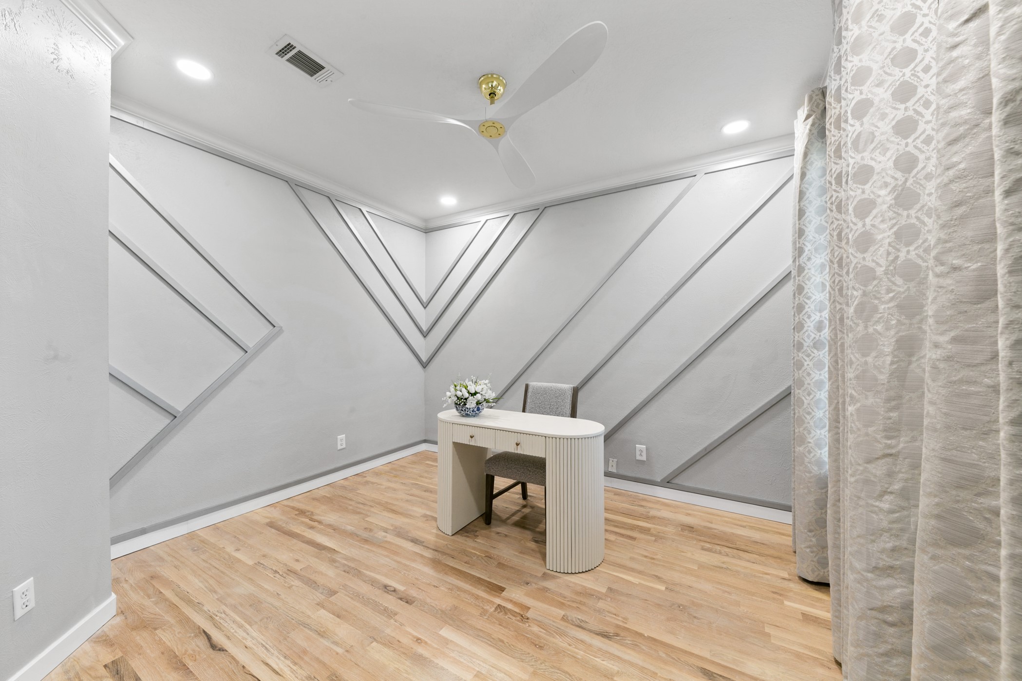 Large home office/formal Living room.