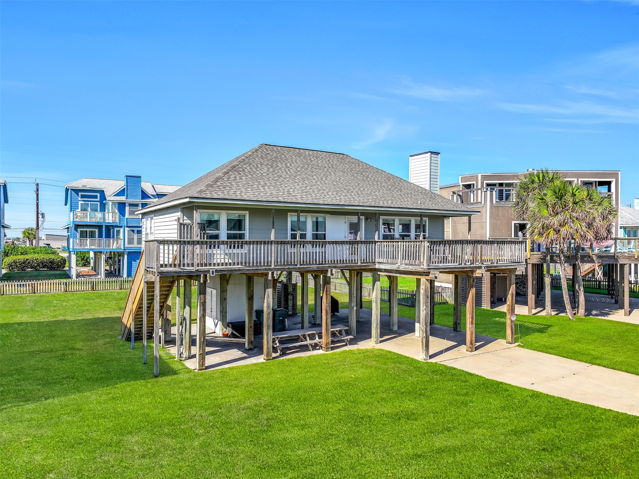 This beachside retreat offers ample parking and a spacious south-facing deck! This beachside retreat offers ample parking and a spacious south-facing deck!