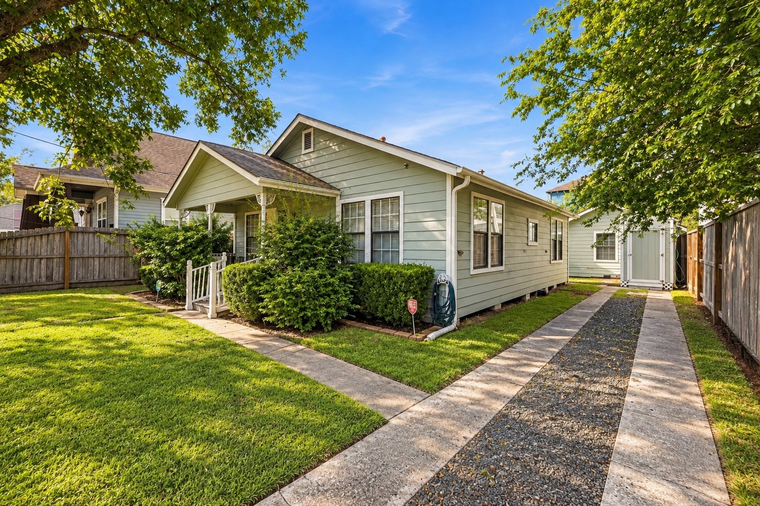 1006 Robbie Street, Houston, TX 77009