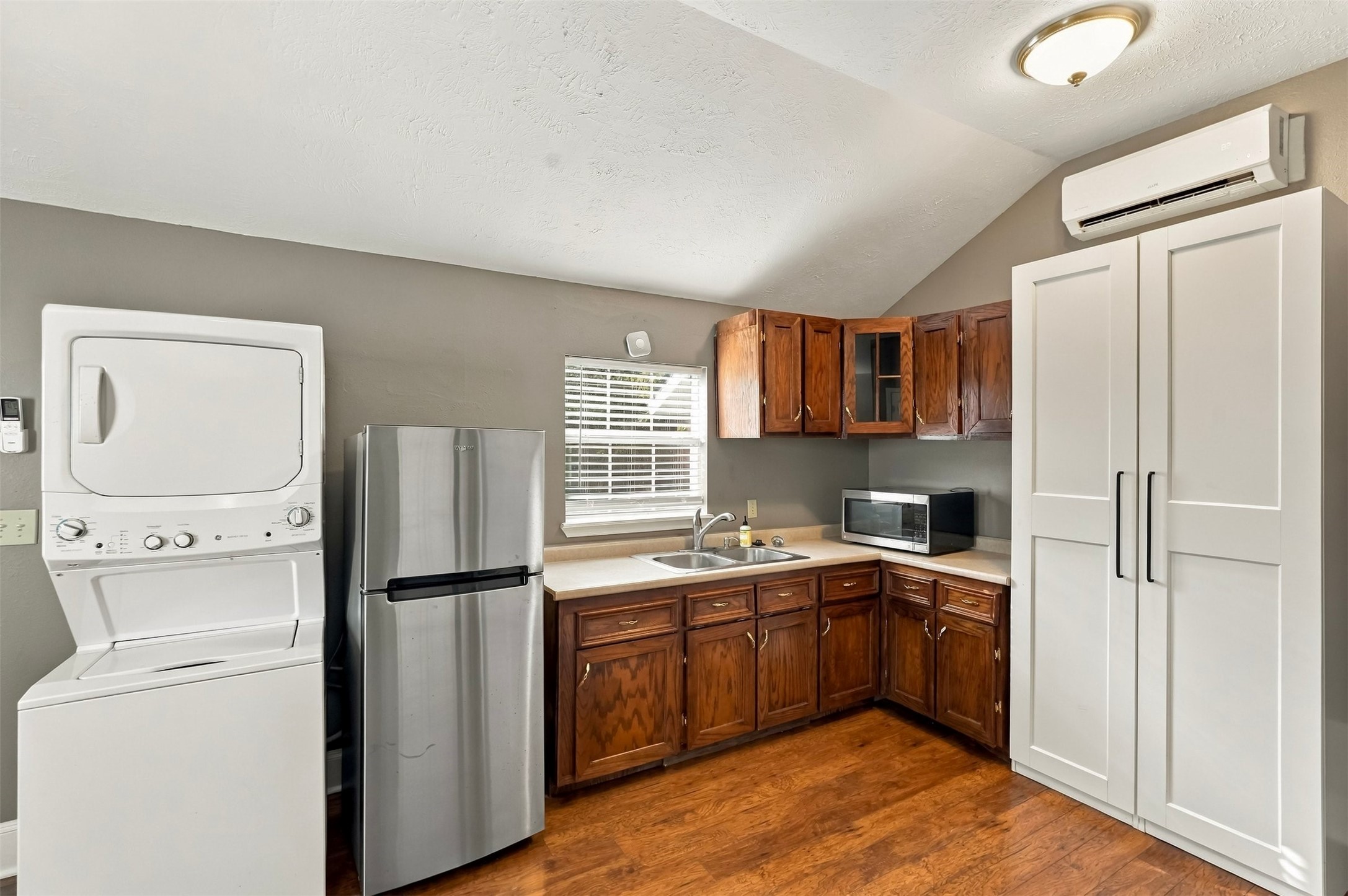 1006 Robbie Street, Houston, TX 77009