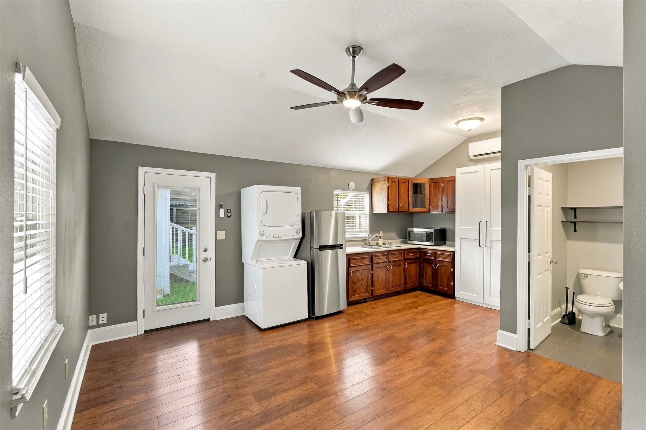 1006 Robbie Street, Houston, TX 77009