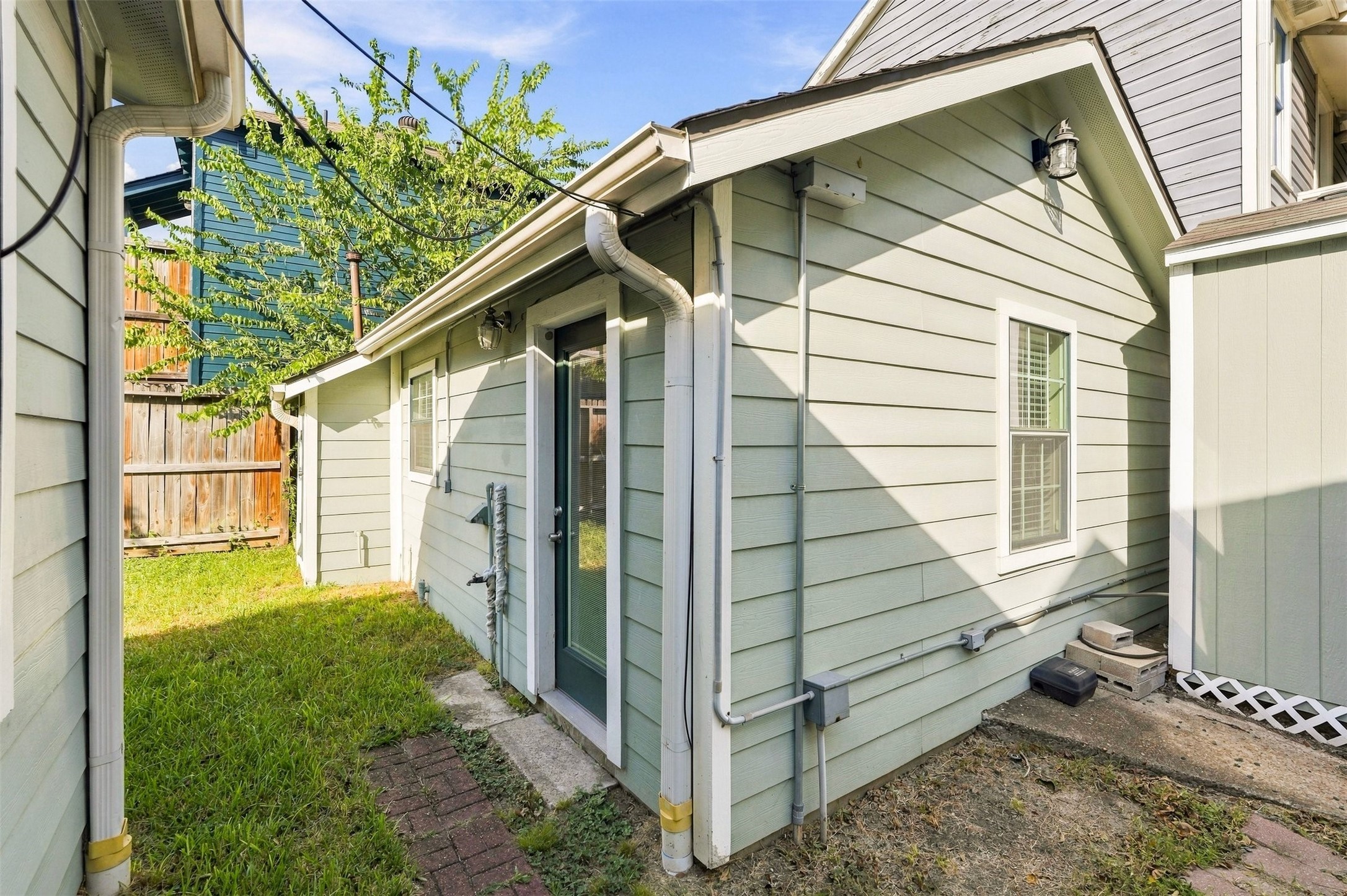 1006 Robbie Street, Houston, TX 77009