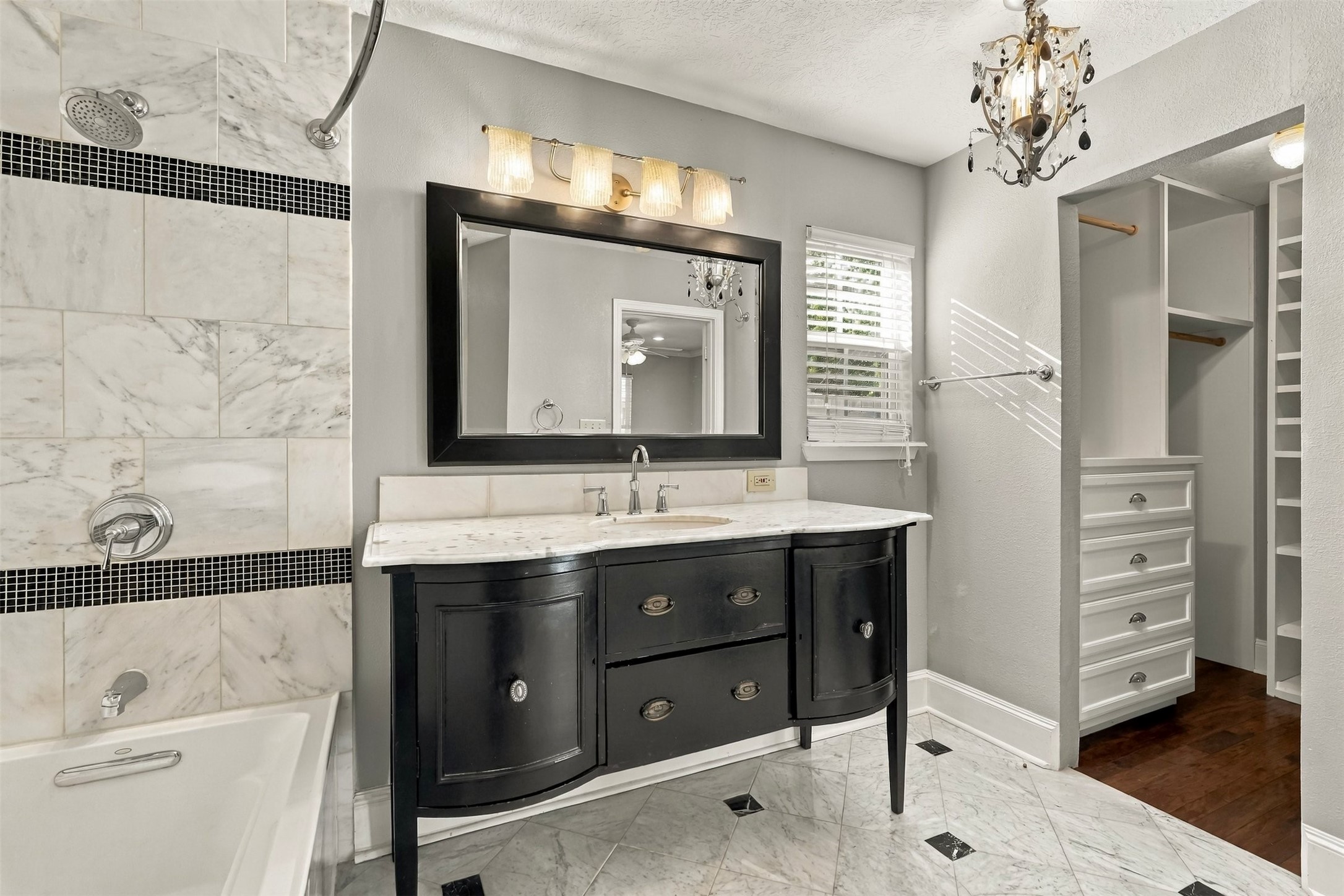 1006 Robbie Street, Houston, TX 77009