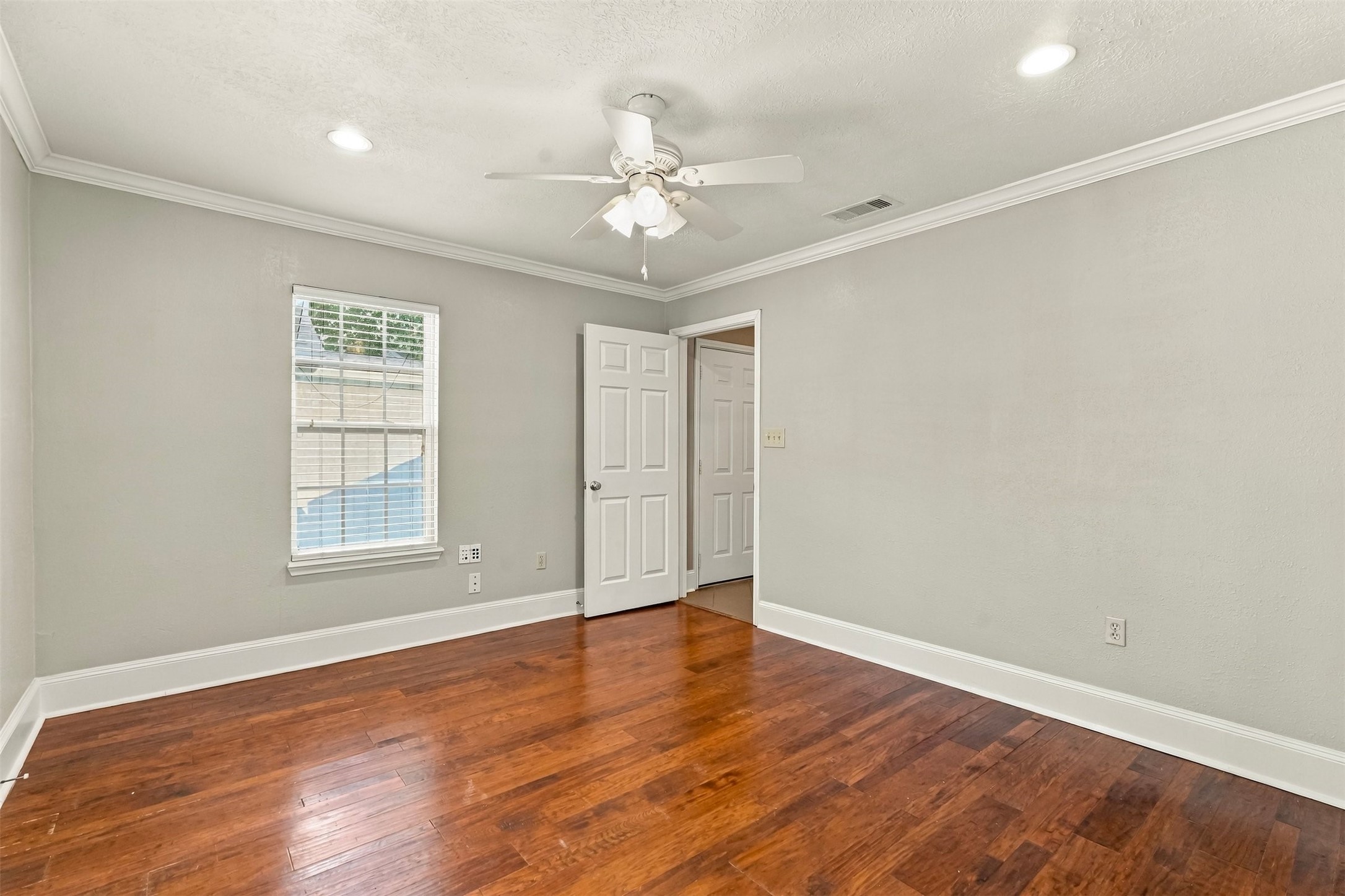 1006 Robbie Street, Houston, TX 77009