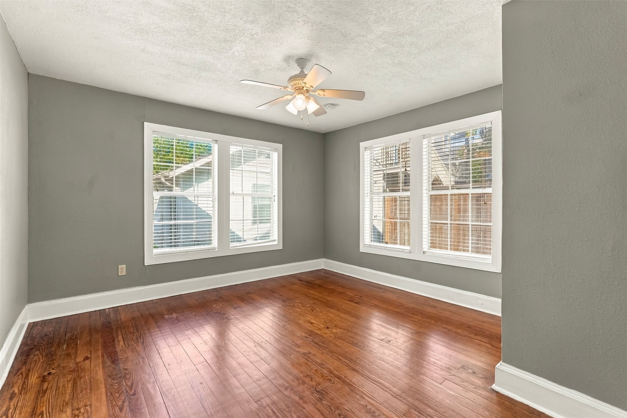 1006 Robbie Street, Houston, TX 77009