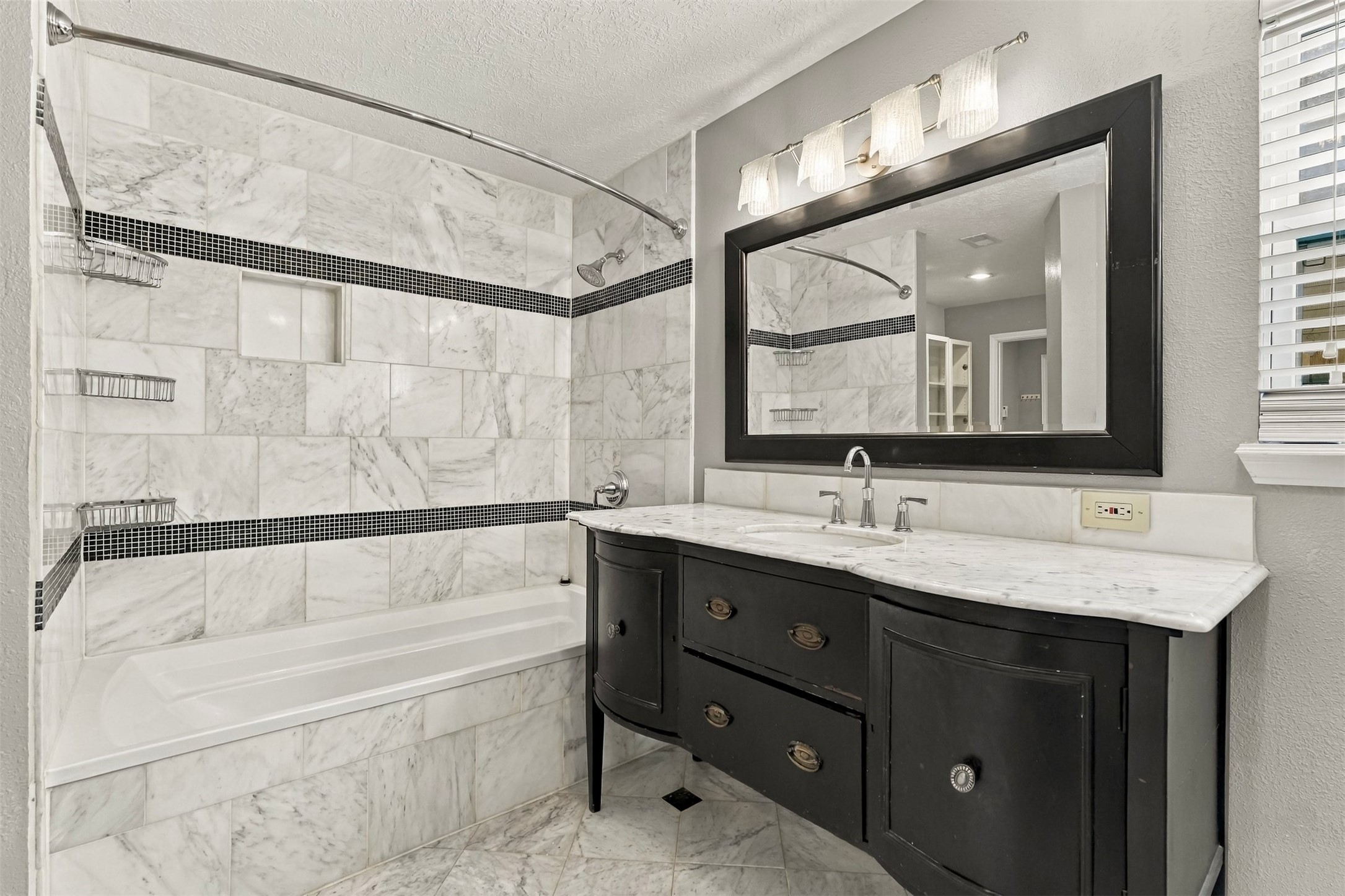 1006 Robbie Street, Houston, TX 77009