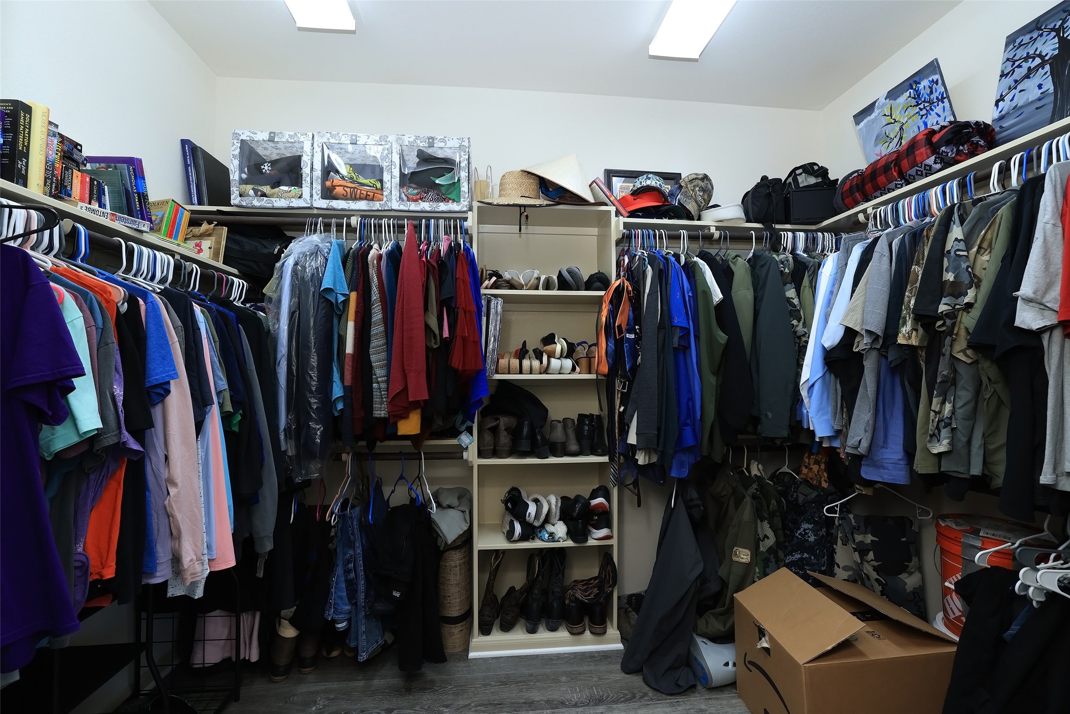 Large walk in closet with plenty of space for LOTS of clothes as you can see