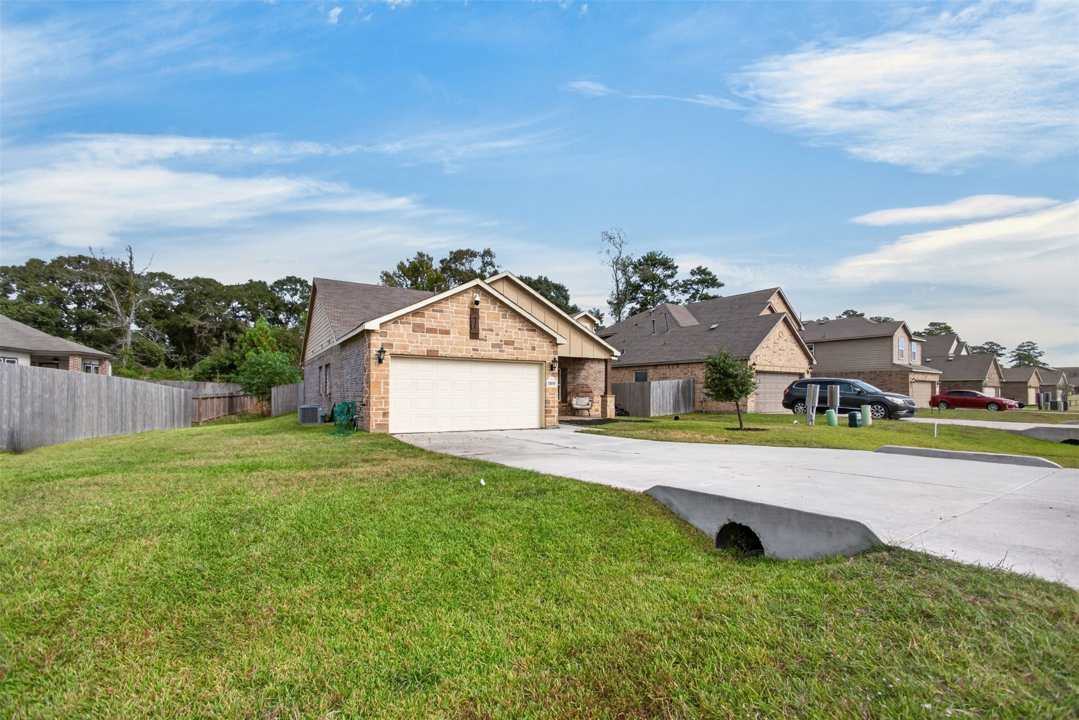15015 Meadow Glen N, Conroe, TX 77306