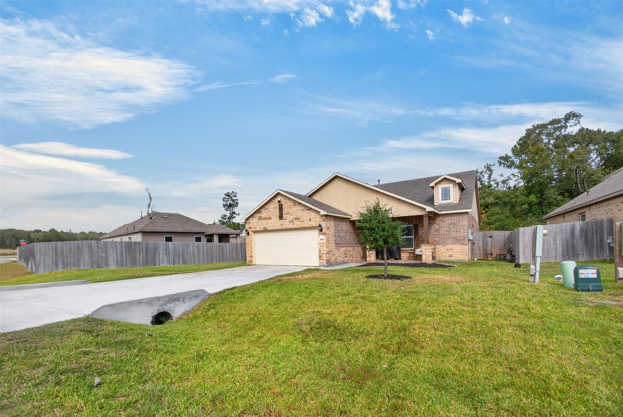 15015 Meadow Glen N, Conroe, TX 77306