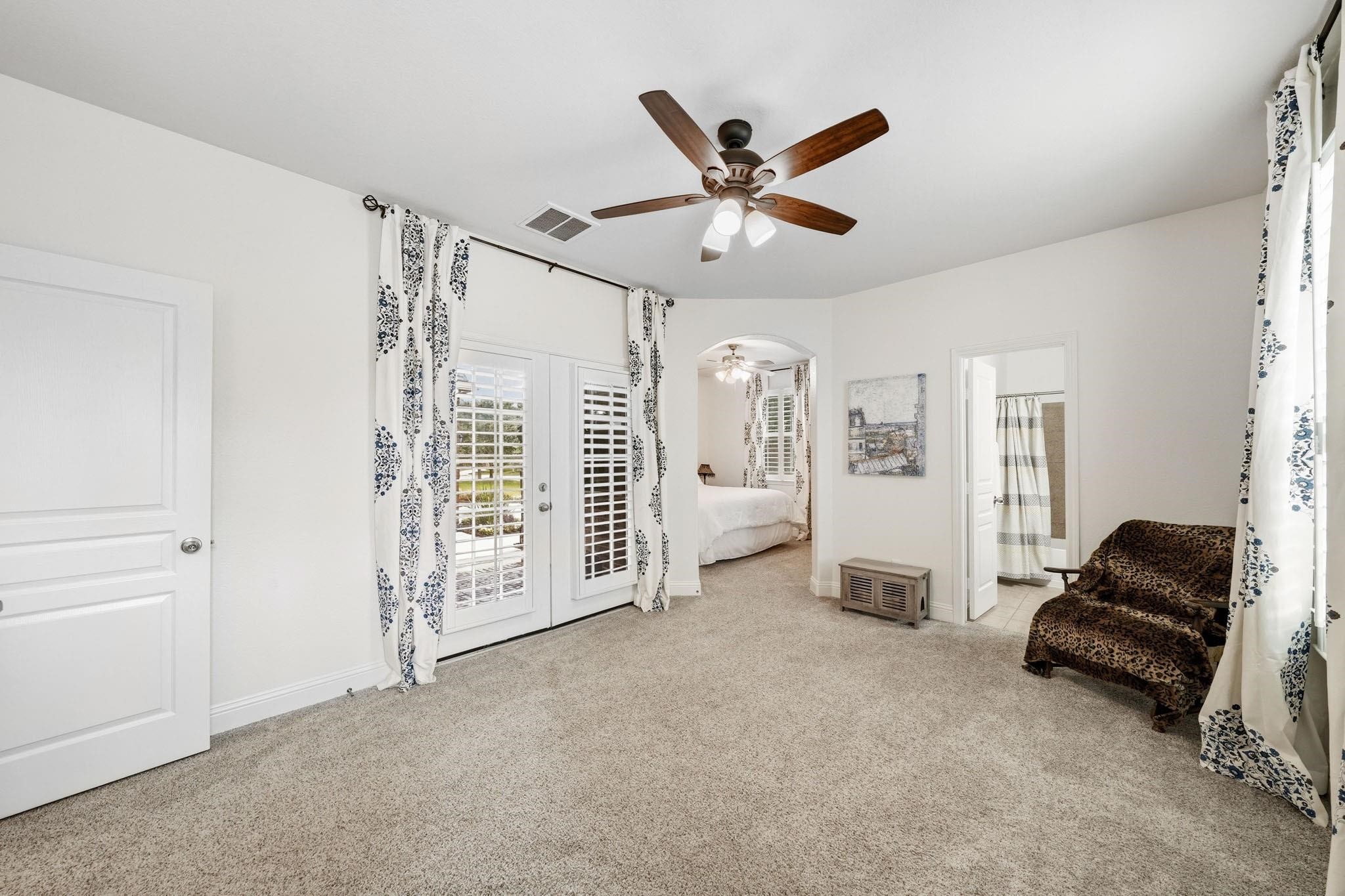 Designed for both comfort and independence, the suites living room provides a cozy setting where guests can enjoy their own private sanctuary. This is also the perfect room for your mother-in-law or nanny.