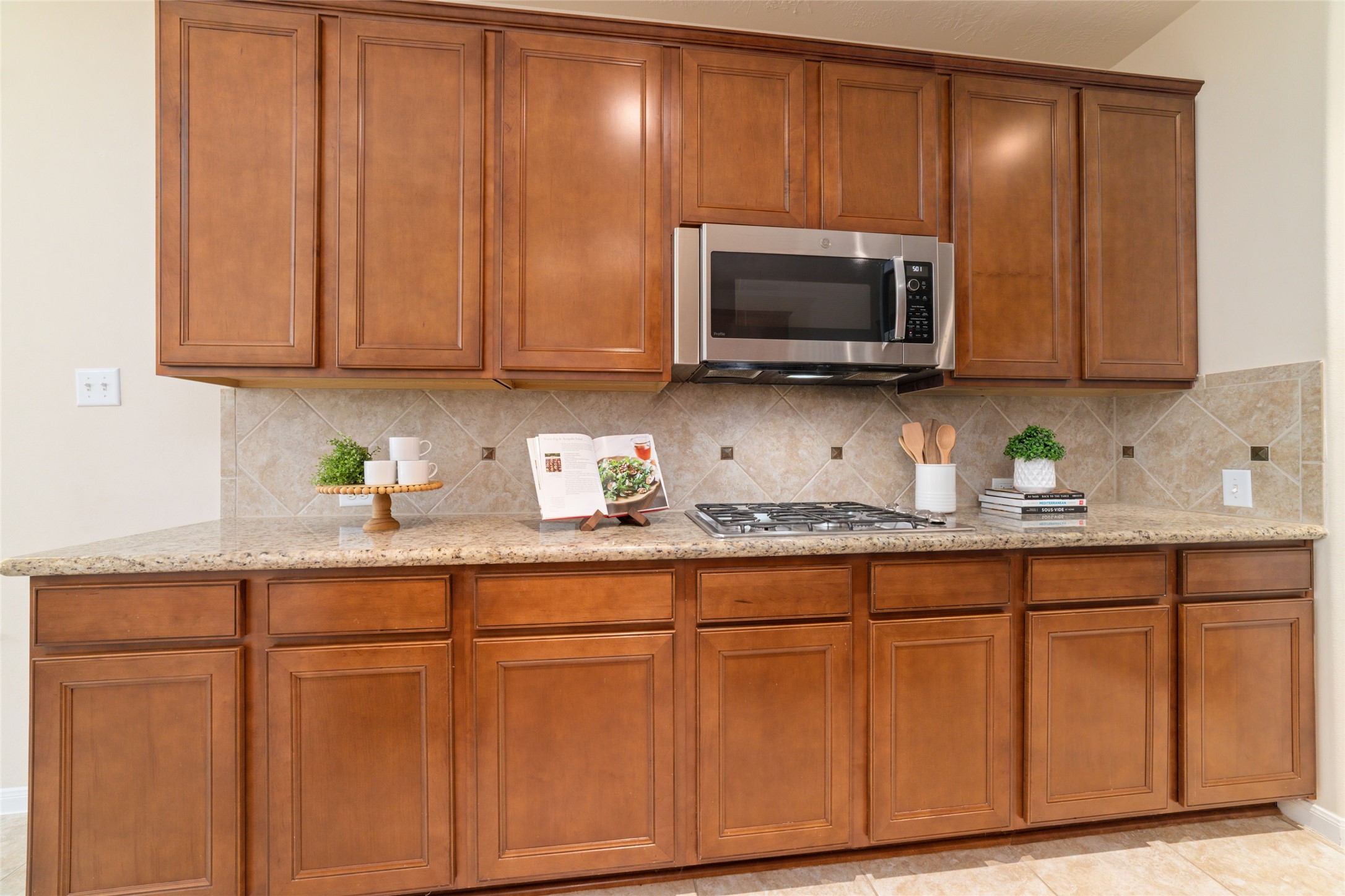 Stainless steel appliances, including a gas cooktop.