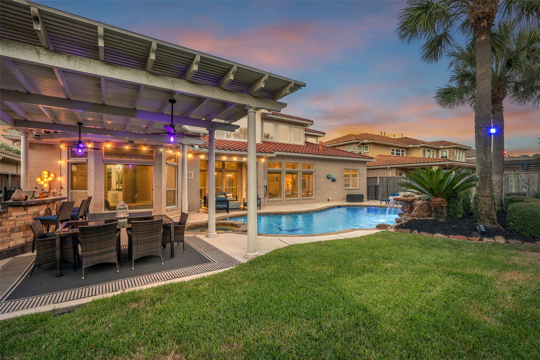 The pergola offers the perfect dining space. Close to the bar and outdoor kitchen area.