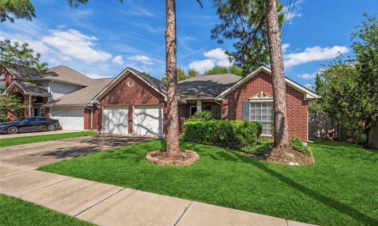 16423 Maple Downs Lane, Sugar Land, TX 77498