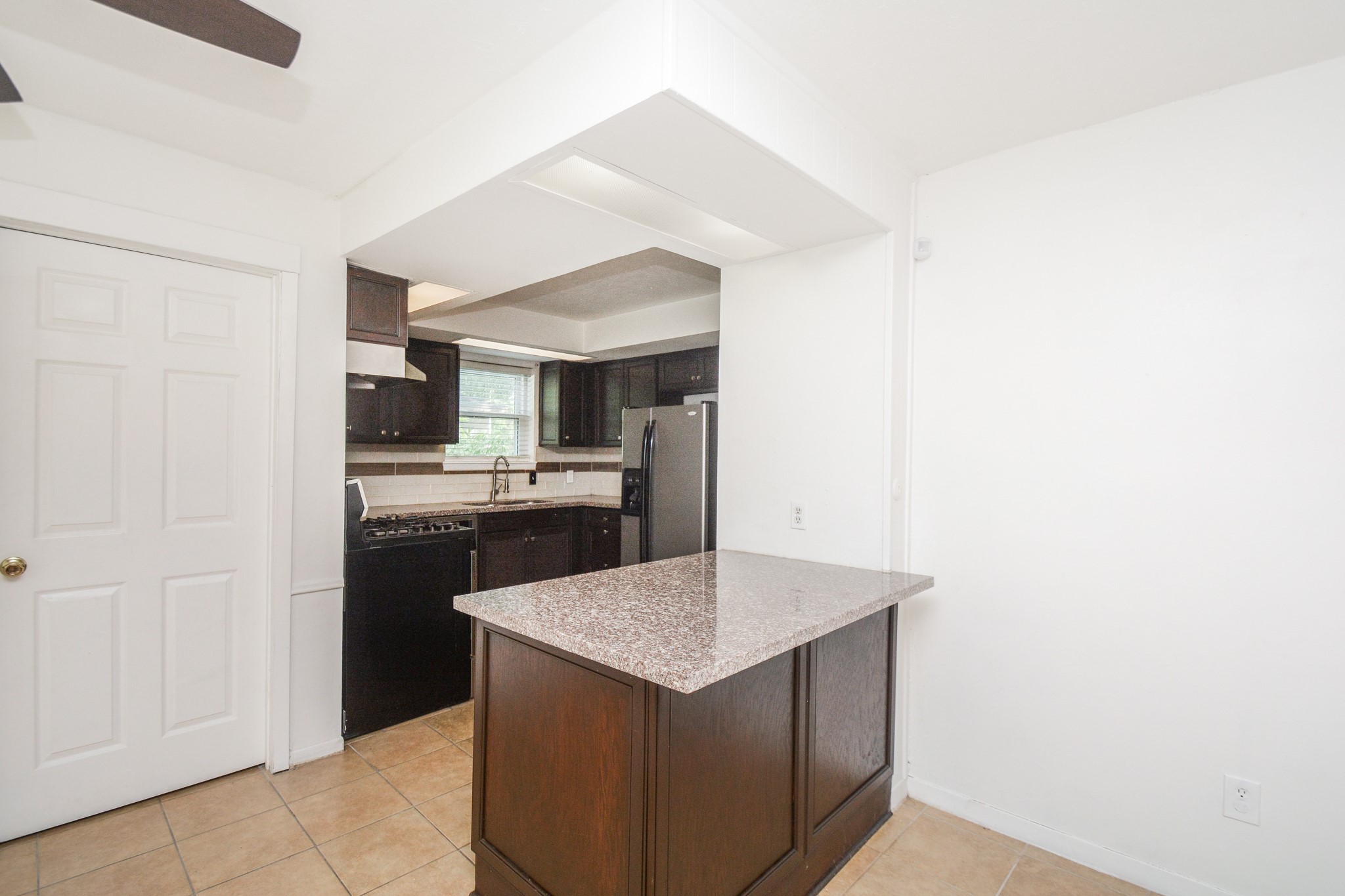 Granite kitchen countertops + Stainless Steel applicances