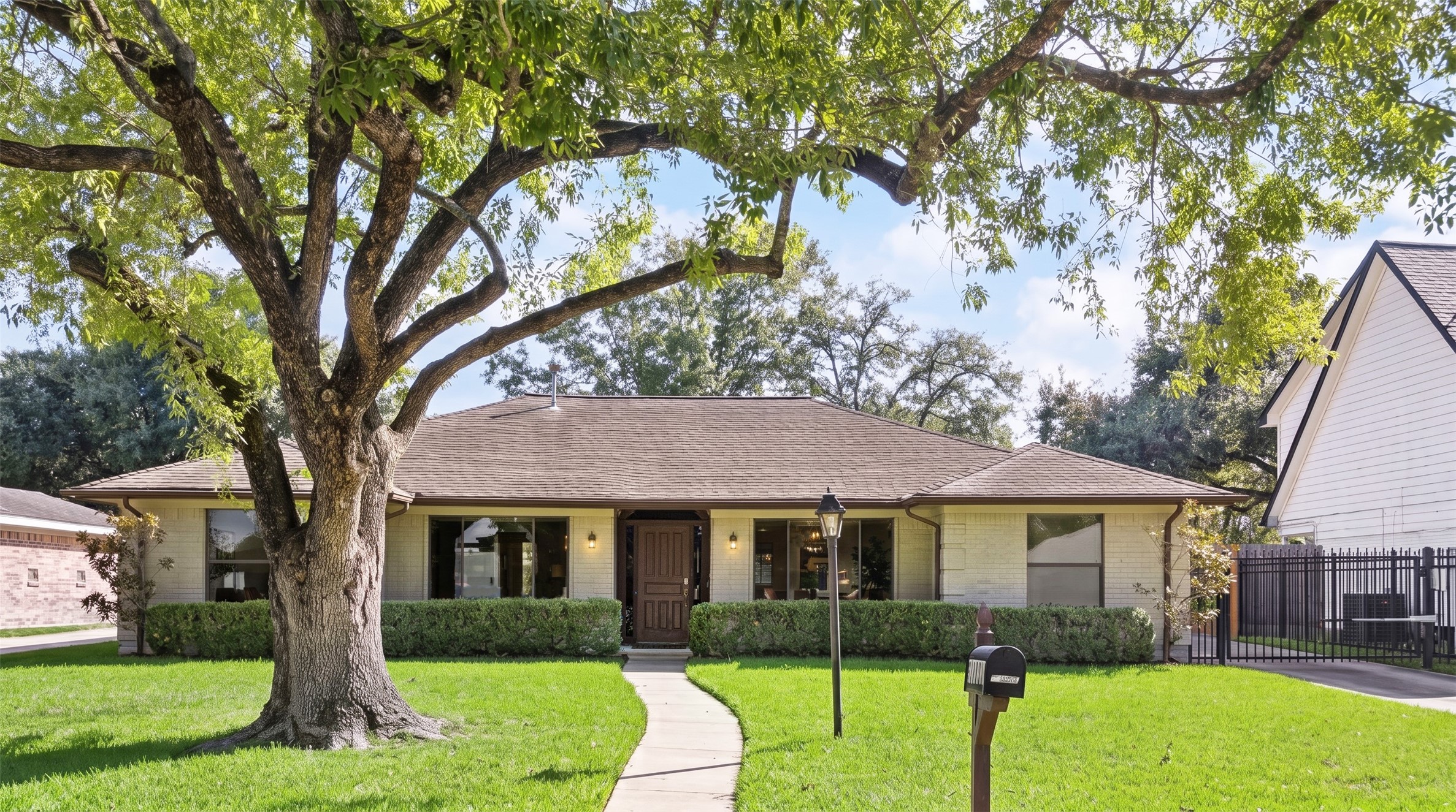 Welcome to this light-filled Lakeside Estates gem, where vaulted ceilings and expansive windows create an inviting atmosphere.