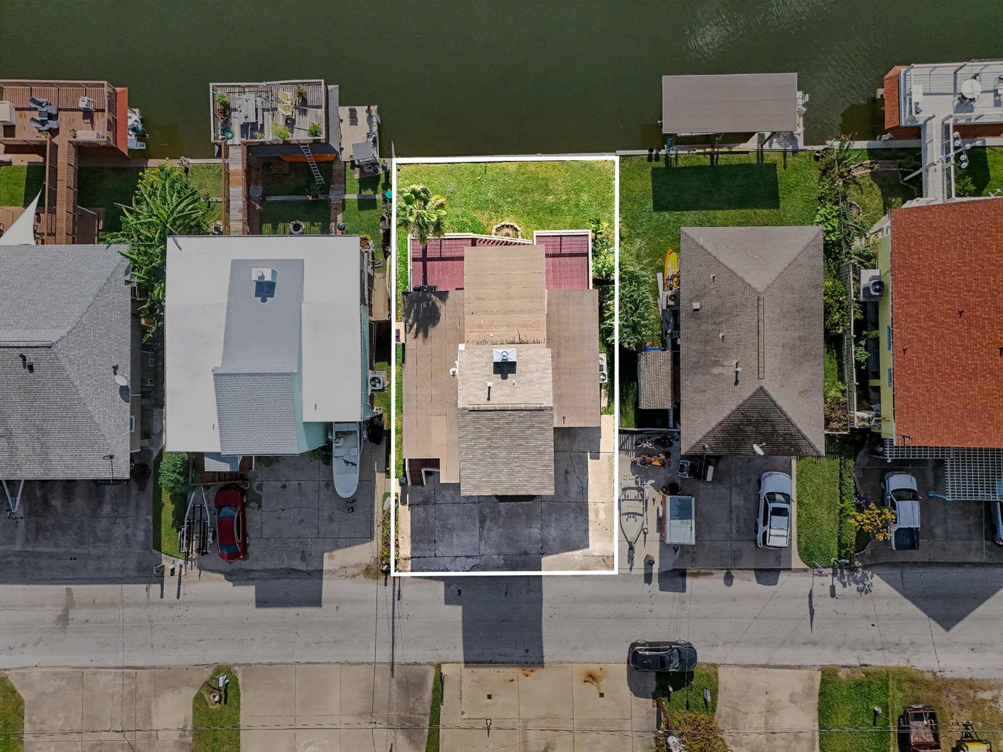 One of the highest lots in Bayou Vista
