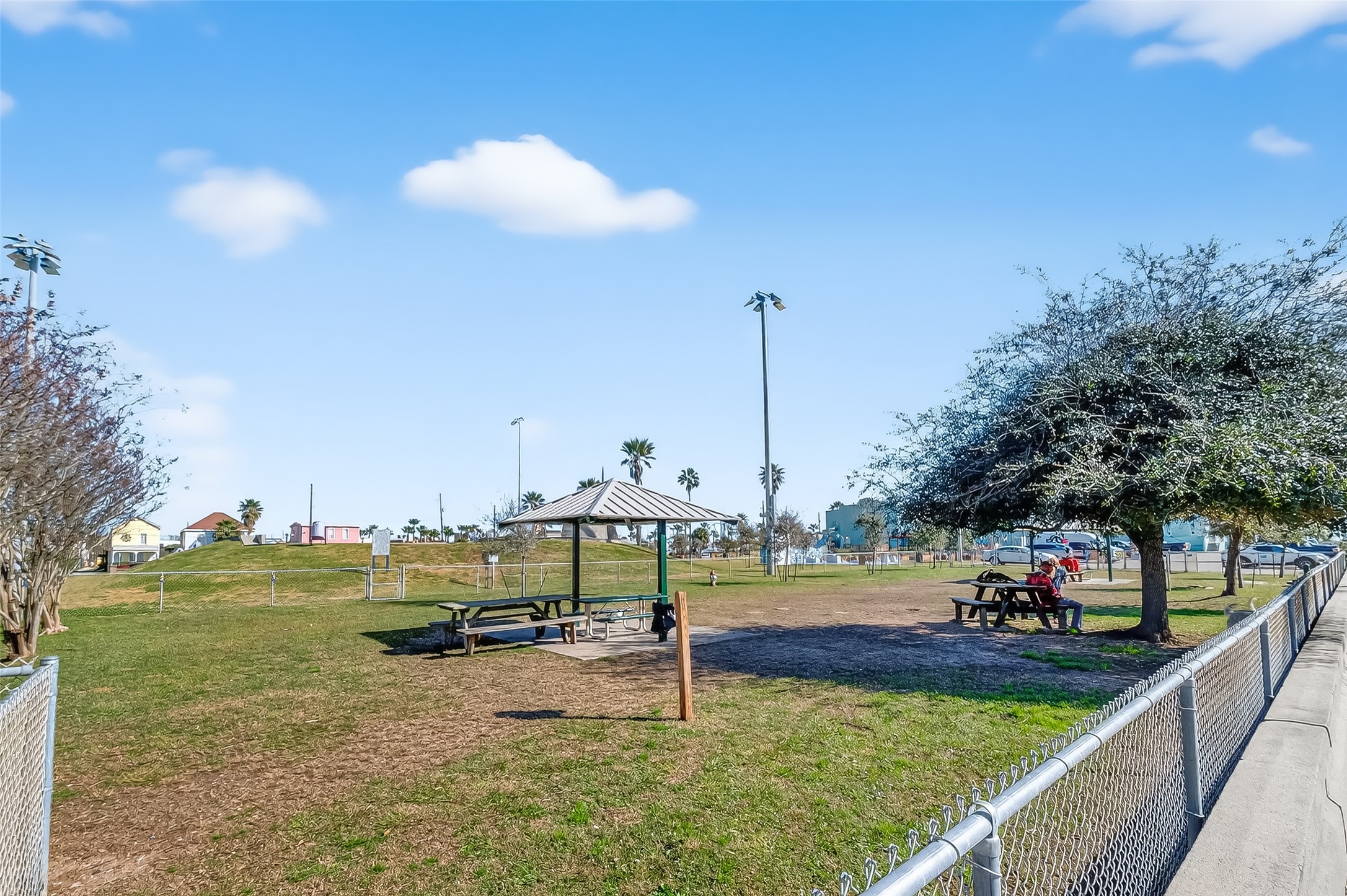 2015 28TH ST, Galveston, TX 77550