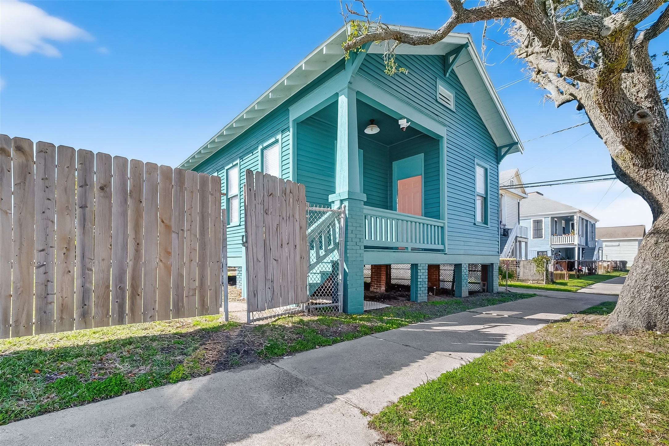 2015 28TH ST, Galveston, TX 77550