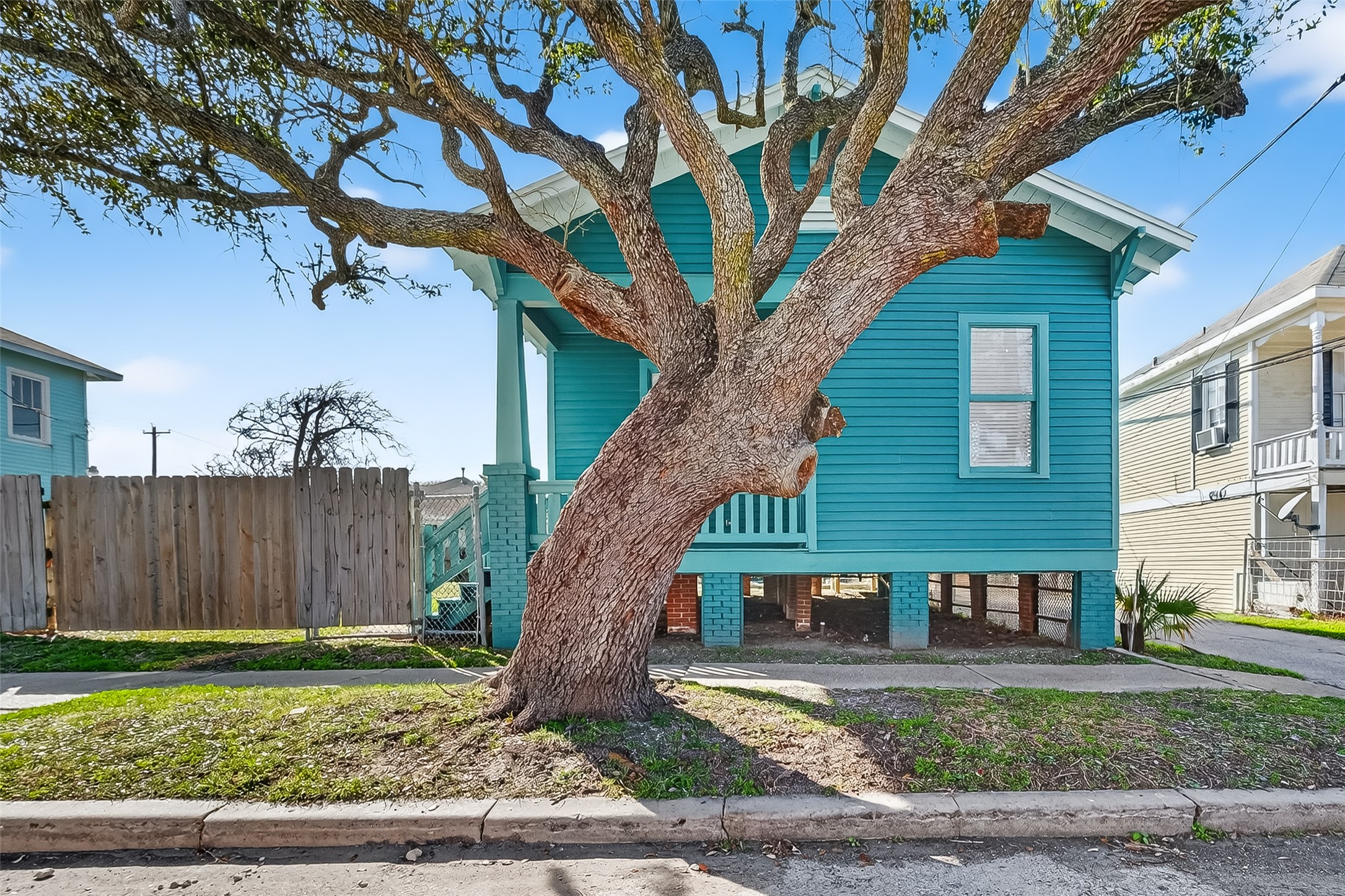 2015 28TH ST, Galveston, TX 77550