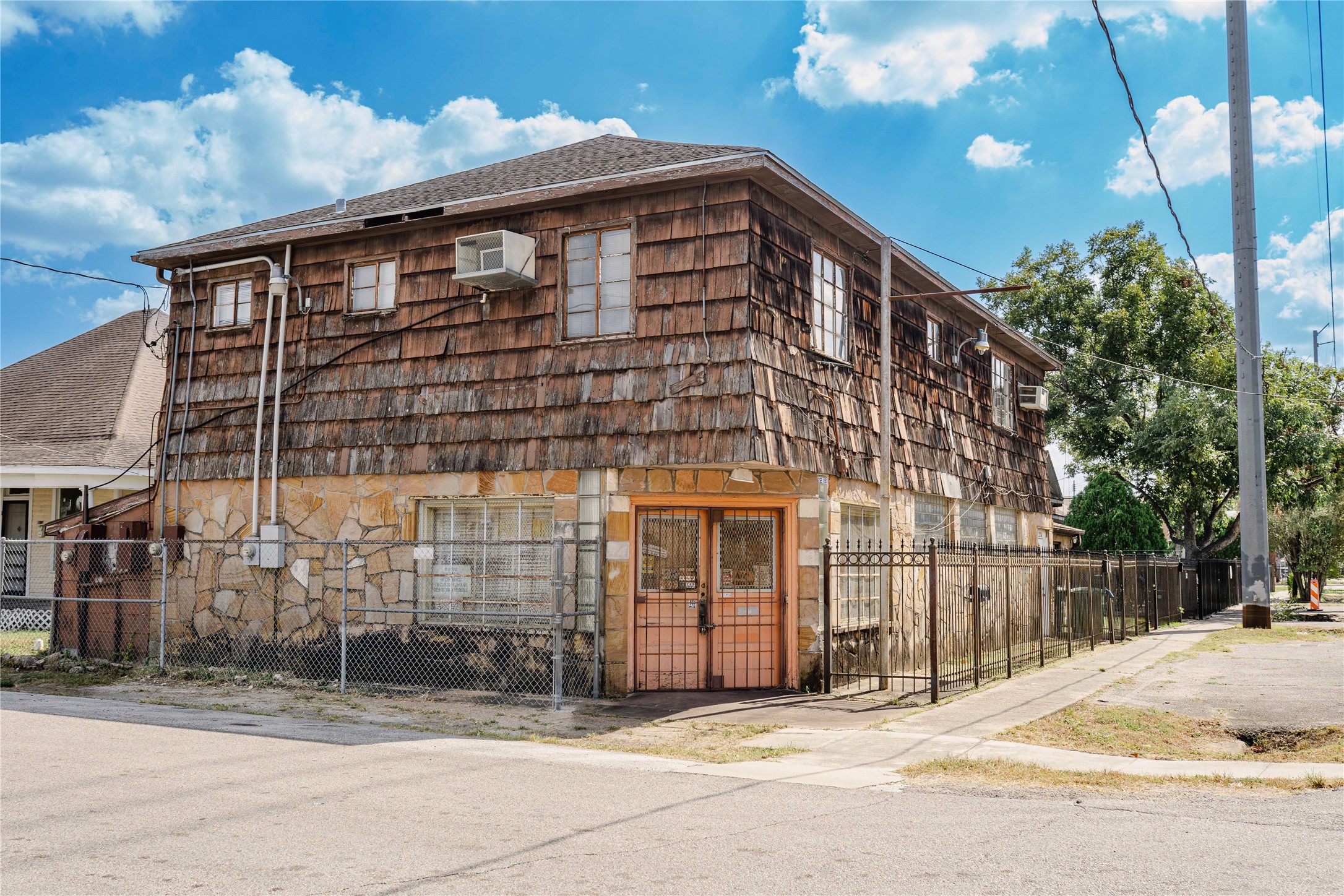 1414 Campbell Street, #1-7, Houston, TX 77009 1414 Campbell Street, #1-7, Houston, TX 77009
