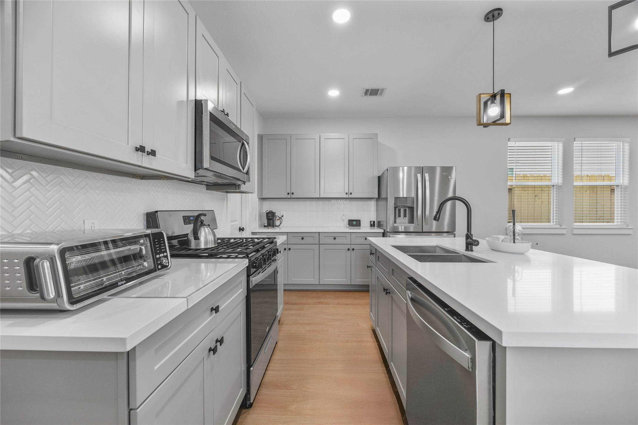 823 Enterprise Street, Houston, TX 77088