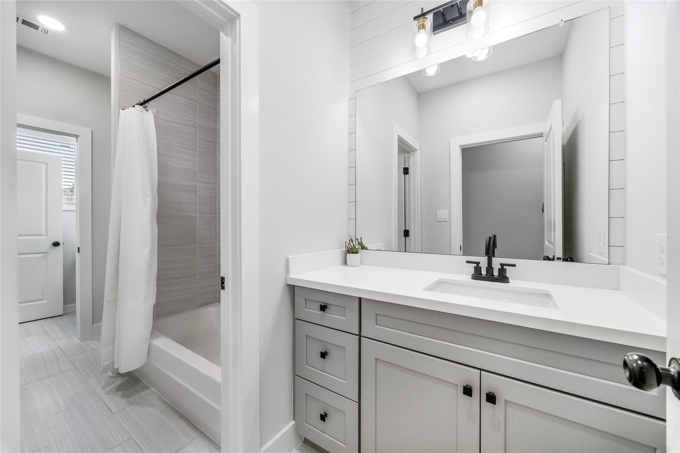 823 Enterprise Street, Houston, TX 77088