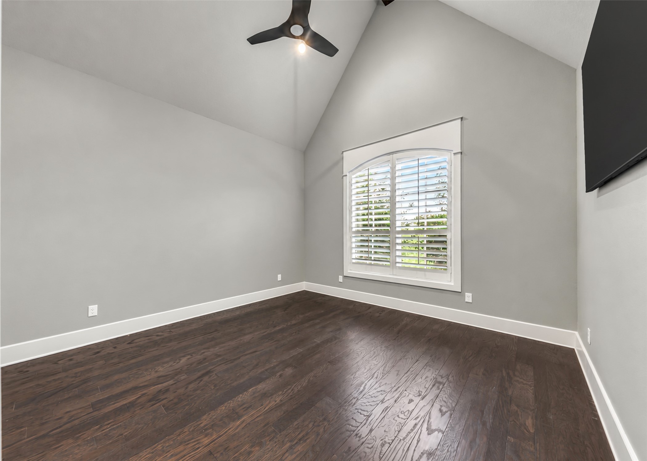 Front bedroom with vaulted ceiling