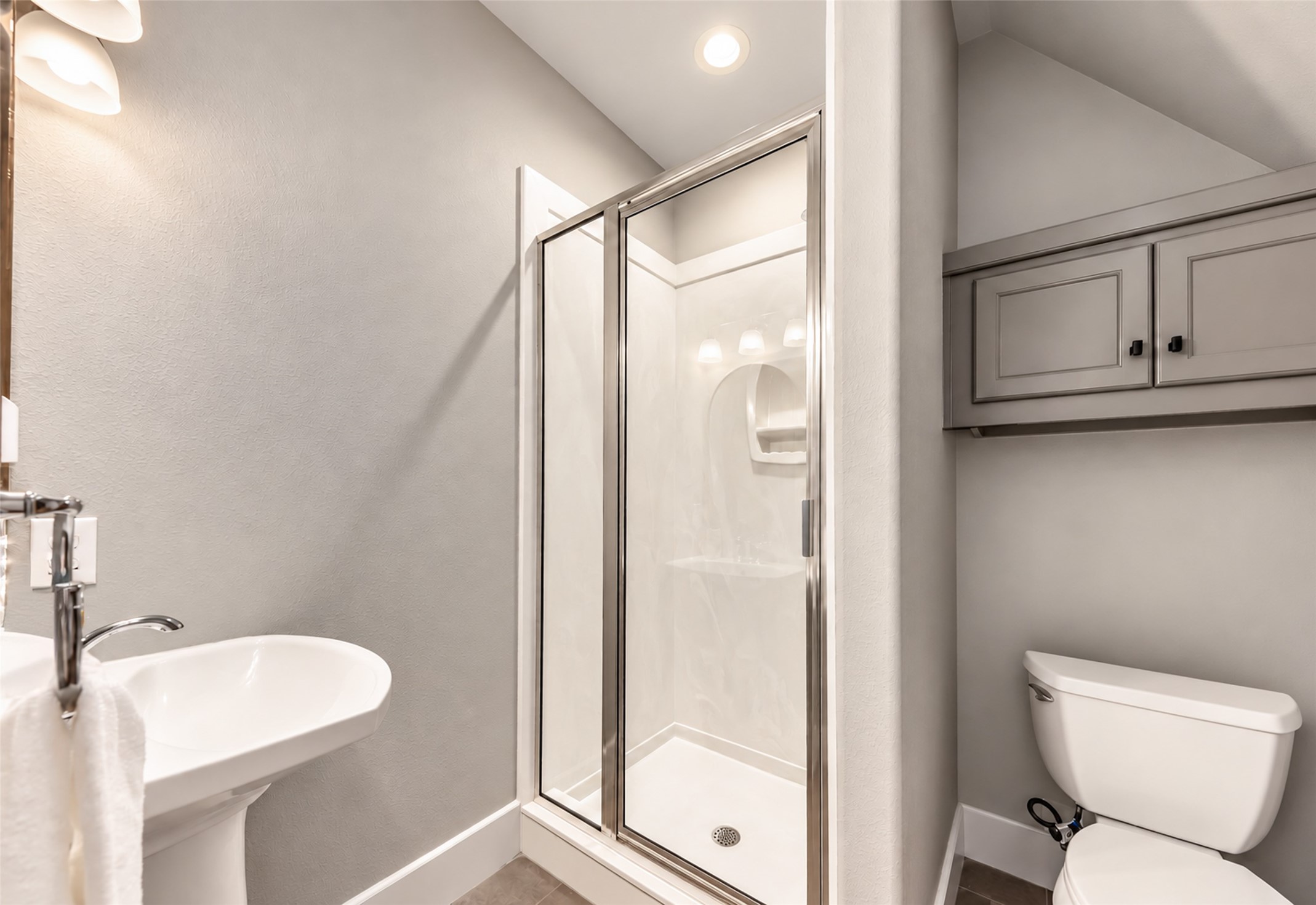 Studio\flex space bathroom