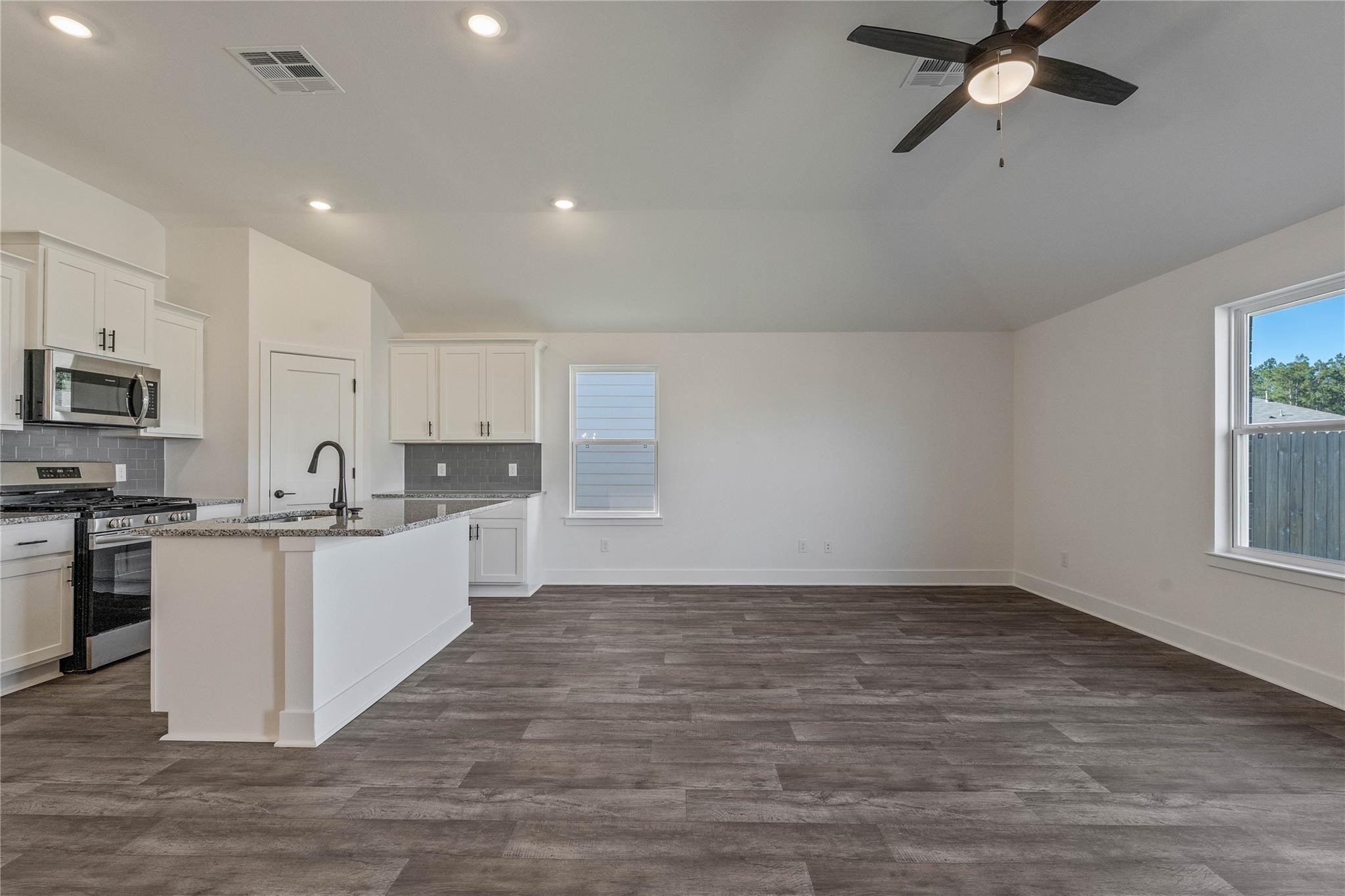 229 Bryan, Angleton, TX 77515