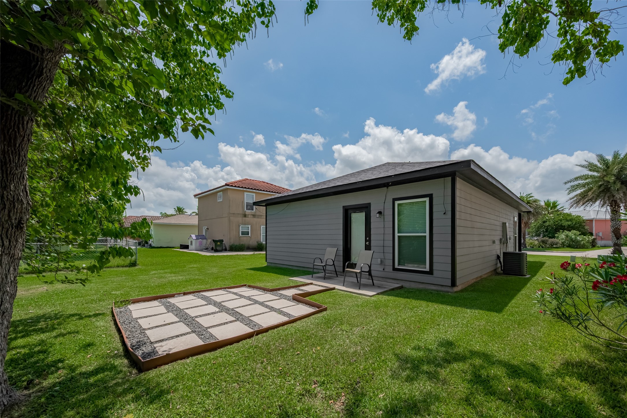 294 Debbie Lane, Dickinson, TX 77539