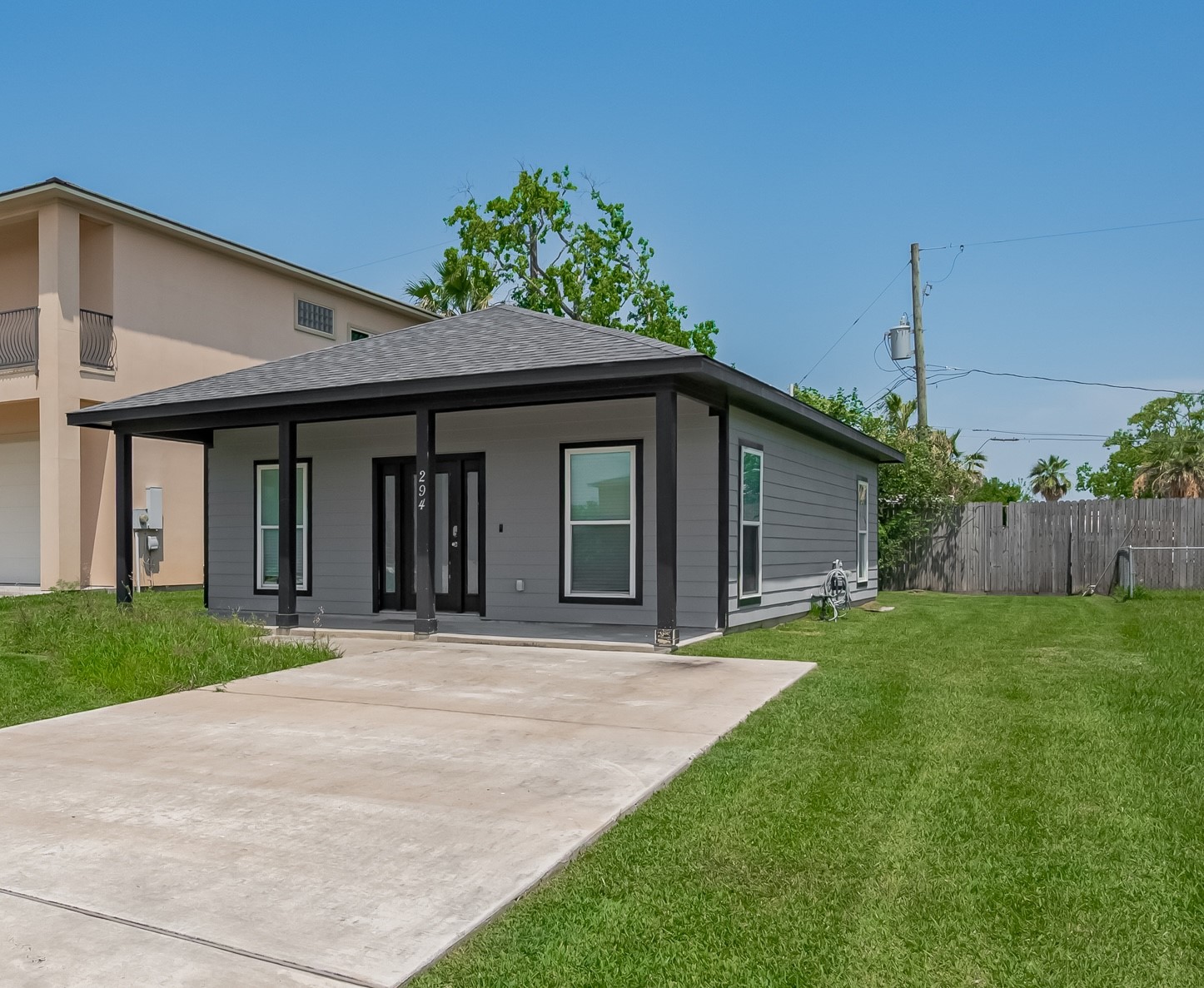 294 Debbie Lane, Dickinson, TX 77539